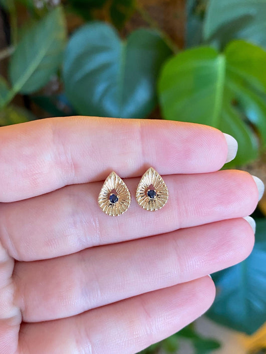 Vintage Solid 14k Yellow Gold Blue Sapphire Lined Teardrop Stud Earrings