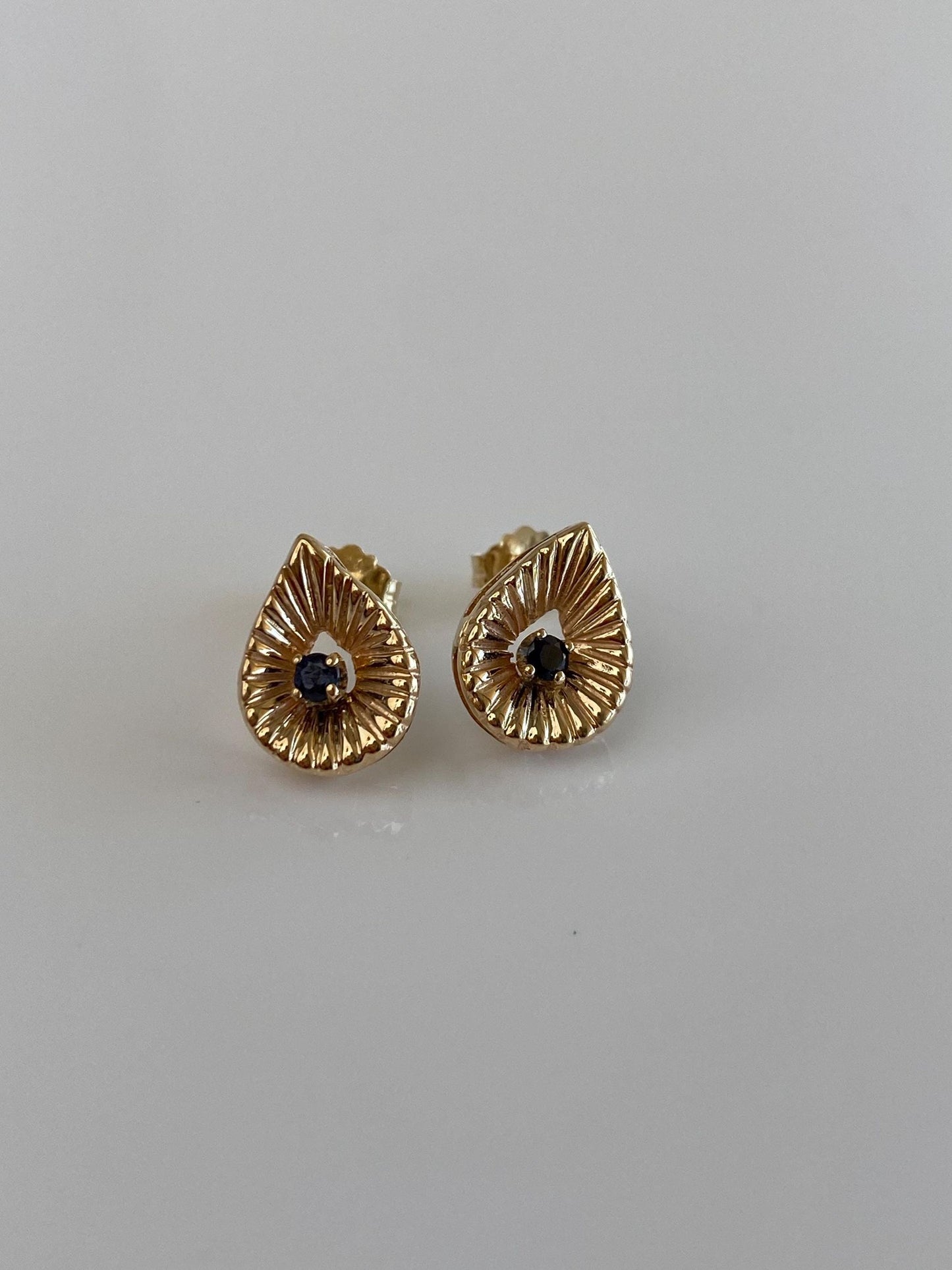 Vintage Solid 14k Yellow Gold Blue Sapphire Lined Teardrop Stud Earrings