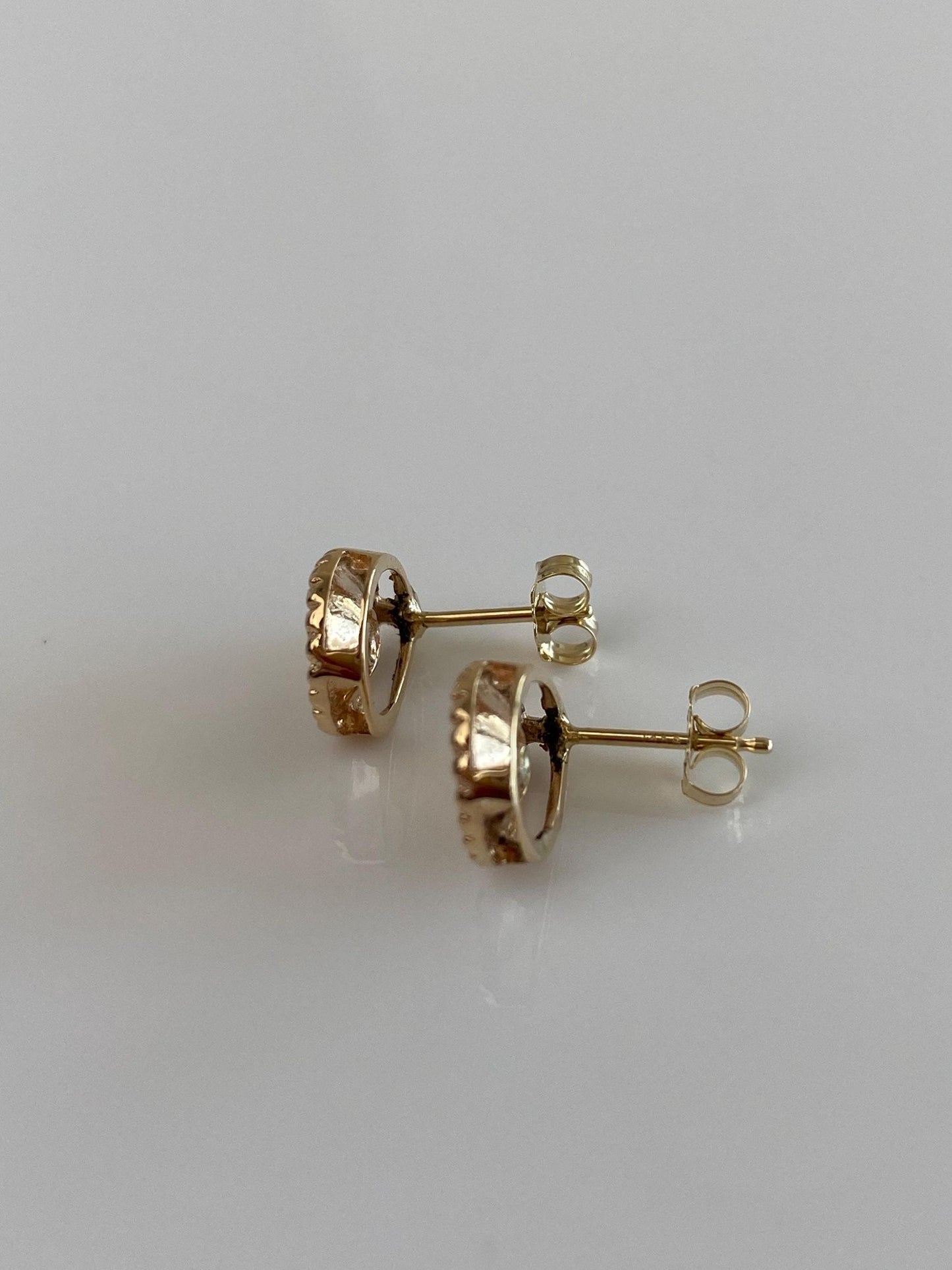 Vintage Solid 14k Yellow Gold Blue Sapphire Lined Teardrop Stud Earrings