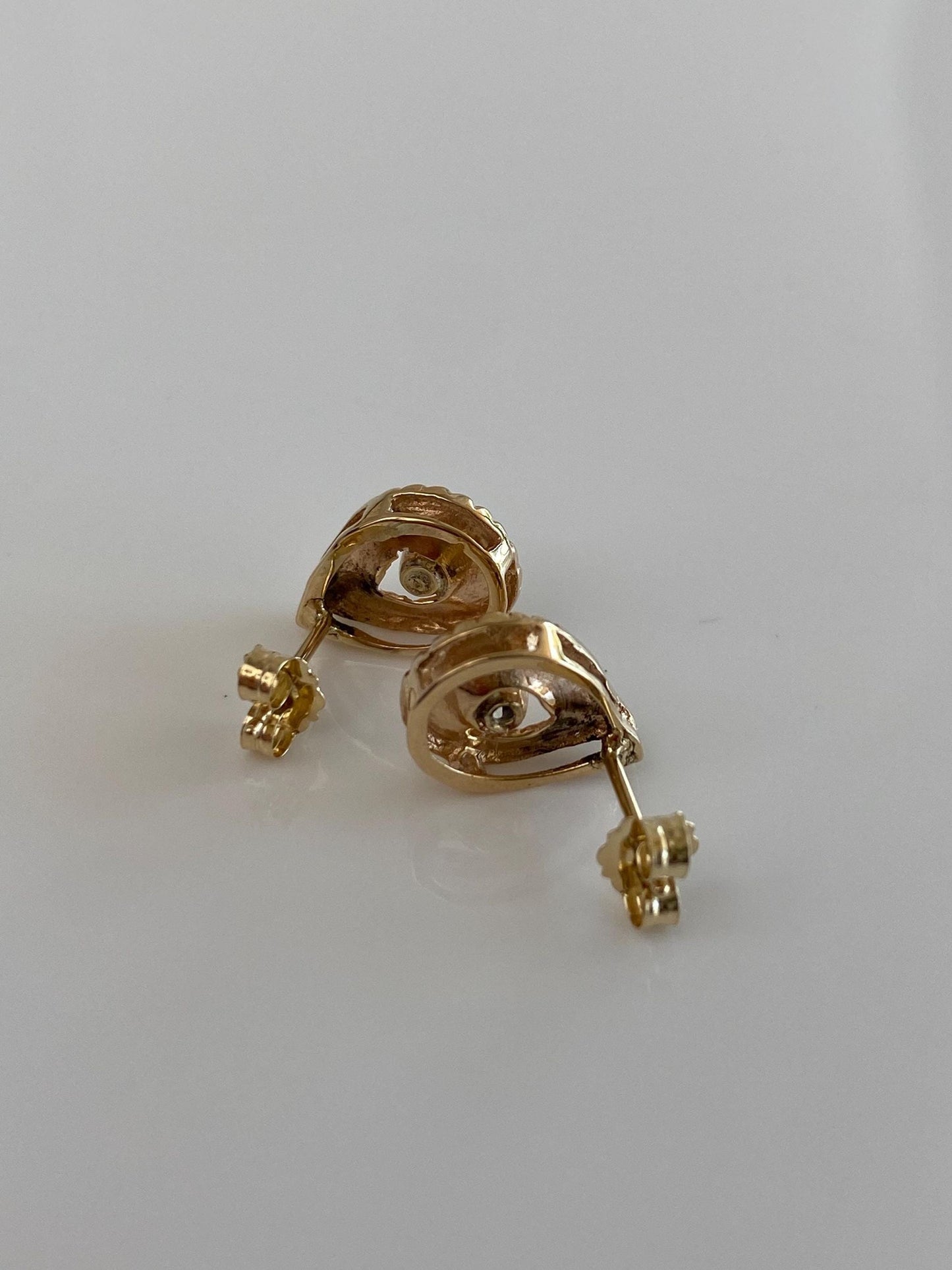 Vintage Solid 14k Yellow Gold Blue Sapphire Lined Teardrop Stud Earrings