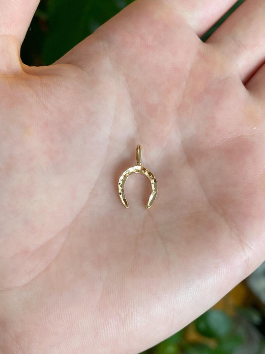 Vintage Solid 14k Yellow Gold Diamond Cut Horseshoe Charm