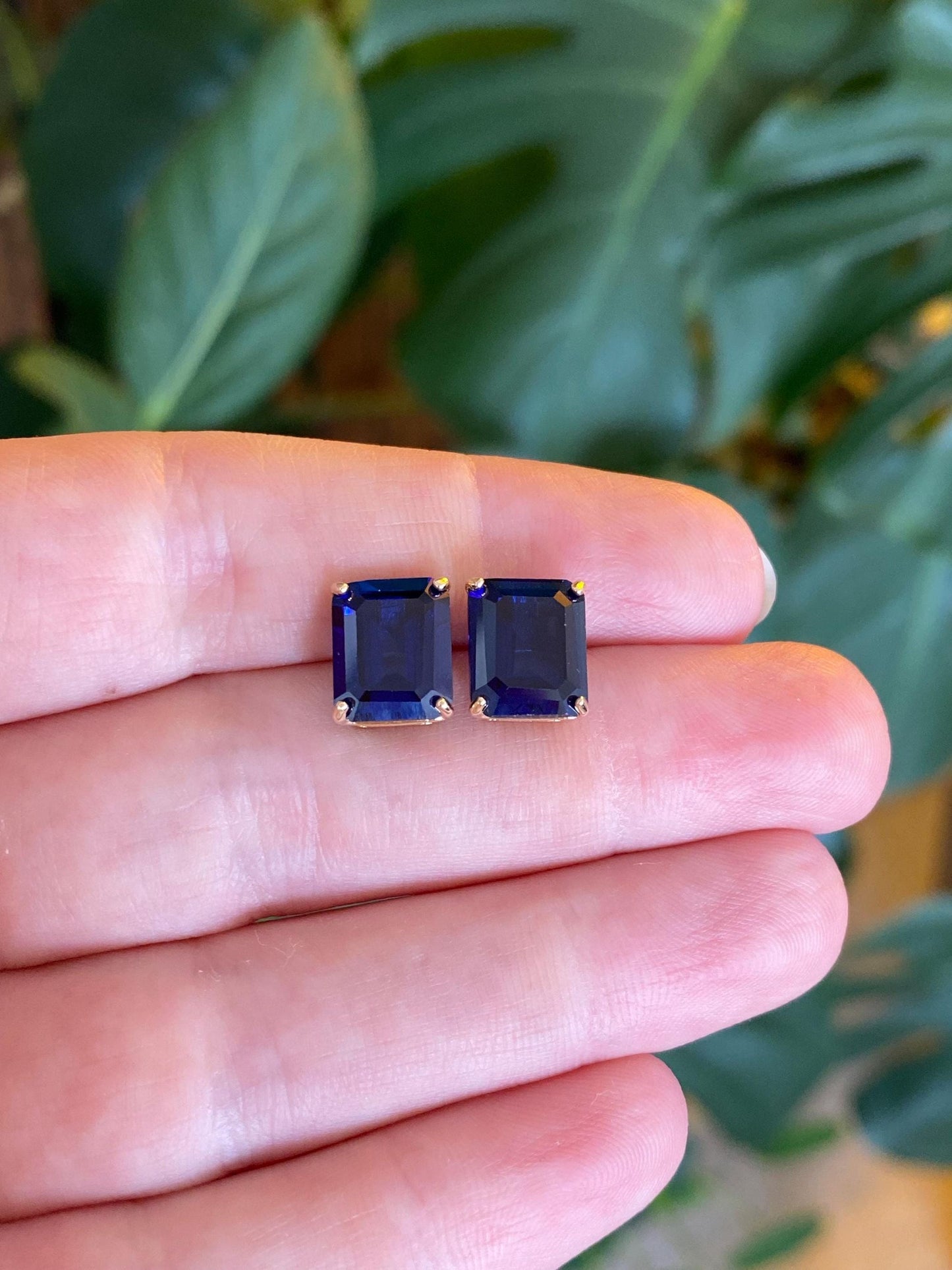 Vintage Solid 14k Yellow Gold Blue Sapphire Stud Earrings