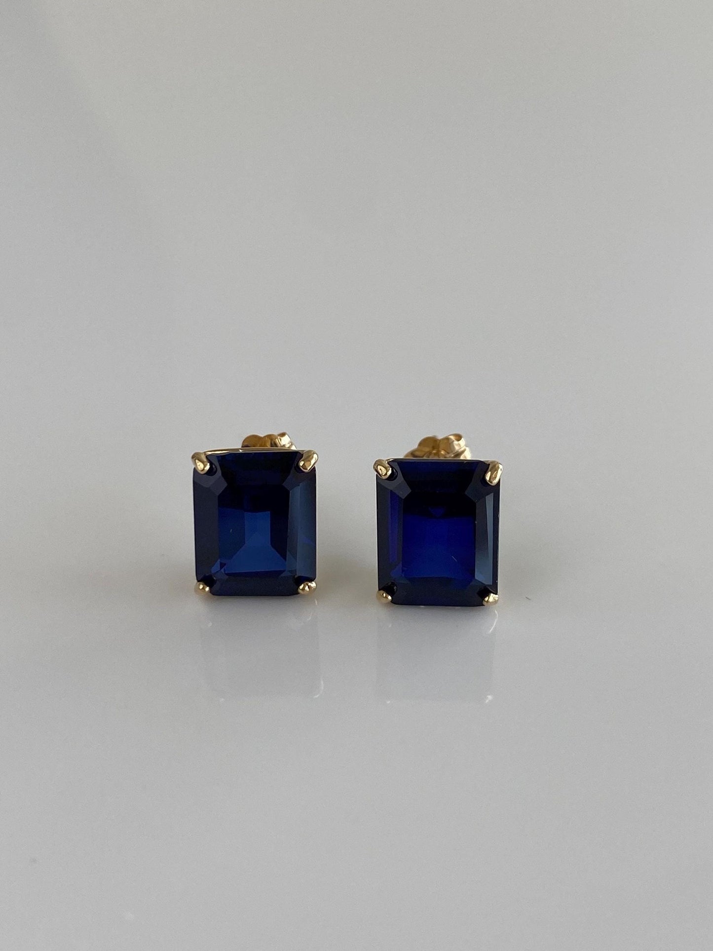 Vintage Solid 14k Yellow Gold Blue Sapphire Stud Earrings