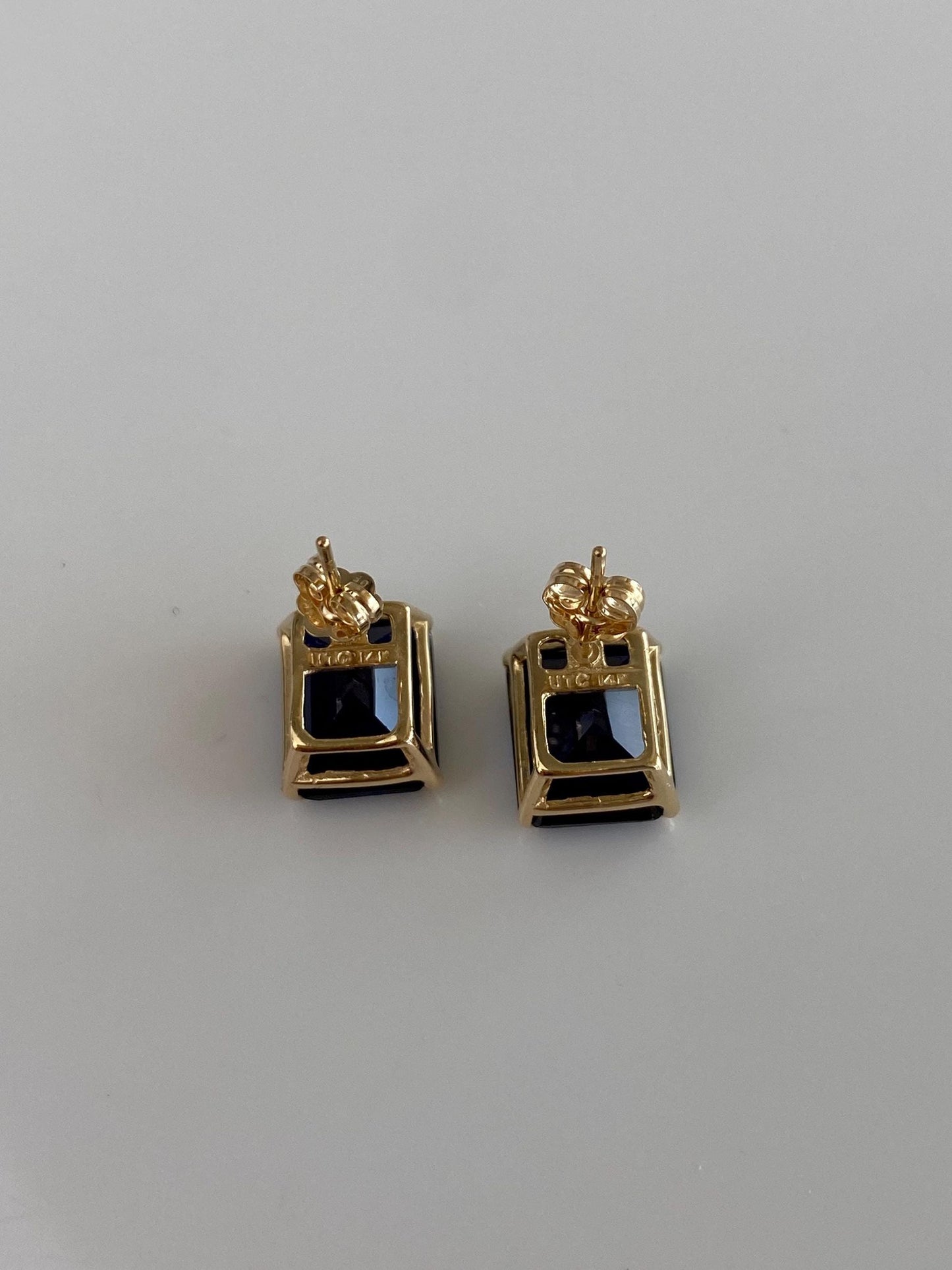 Vintage Solid 14k Yellow Gold Blue Sapphire Stud Earrings