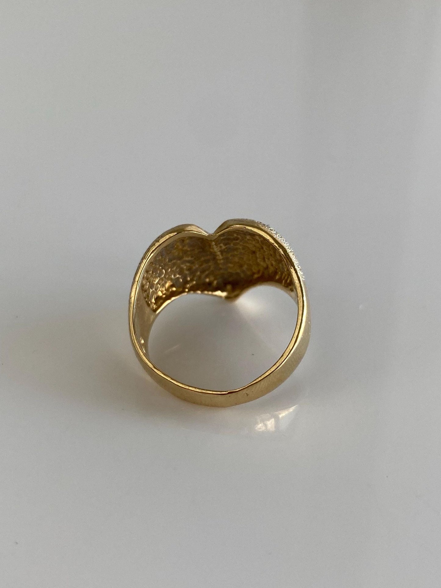 Vintage Solid 14k White & Yellow Gold Textured Heart Chevron Ring Band - Size 6.25