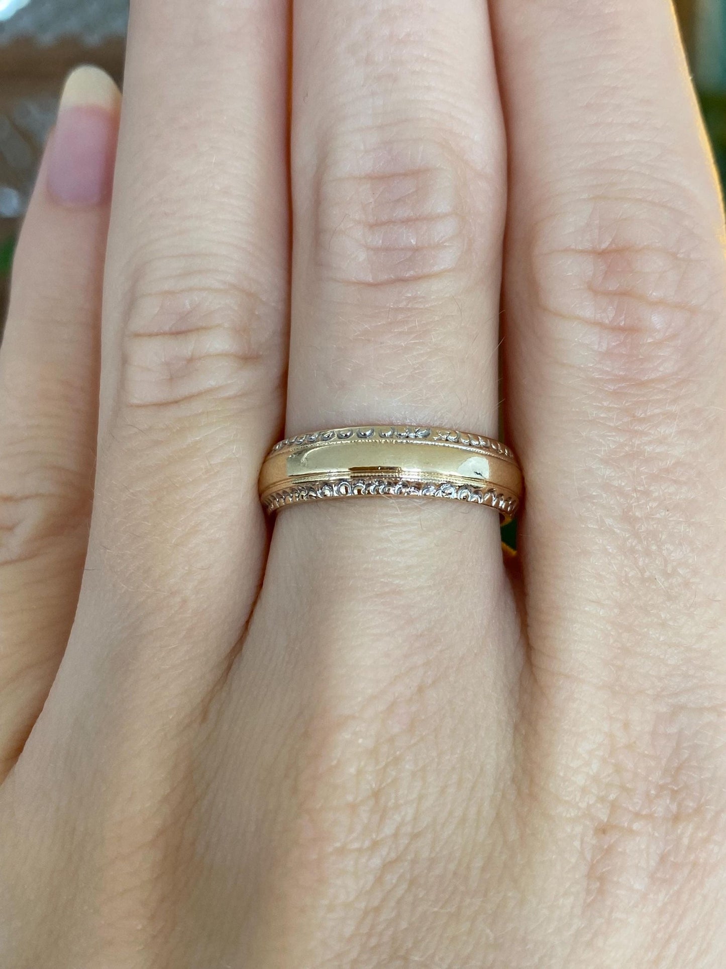 Vintage Solid 14k Yellow Gold Designed Ring Band - Size 7.75