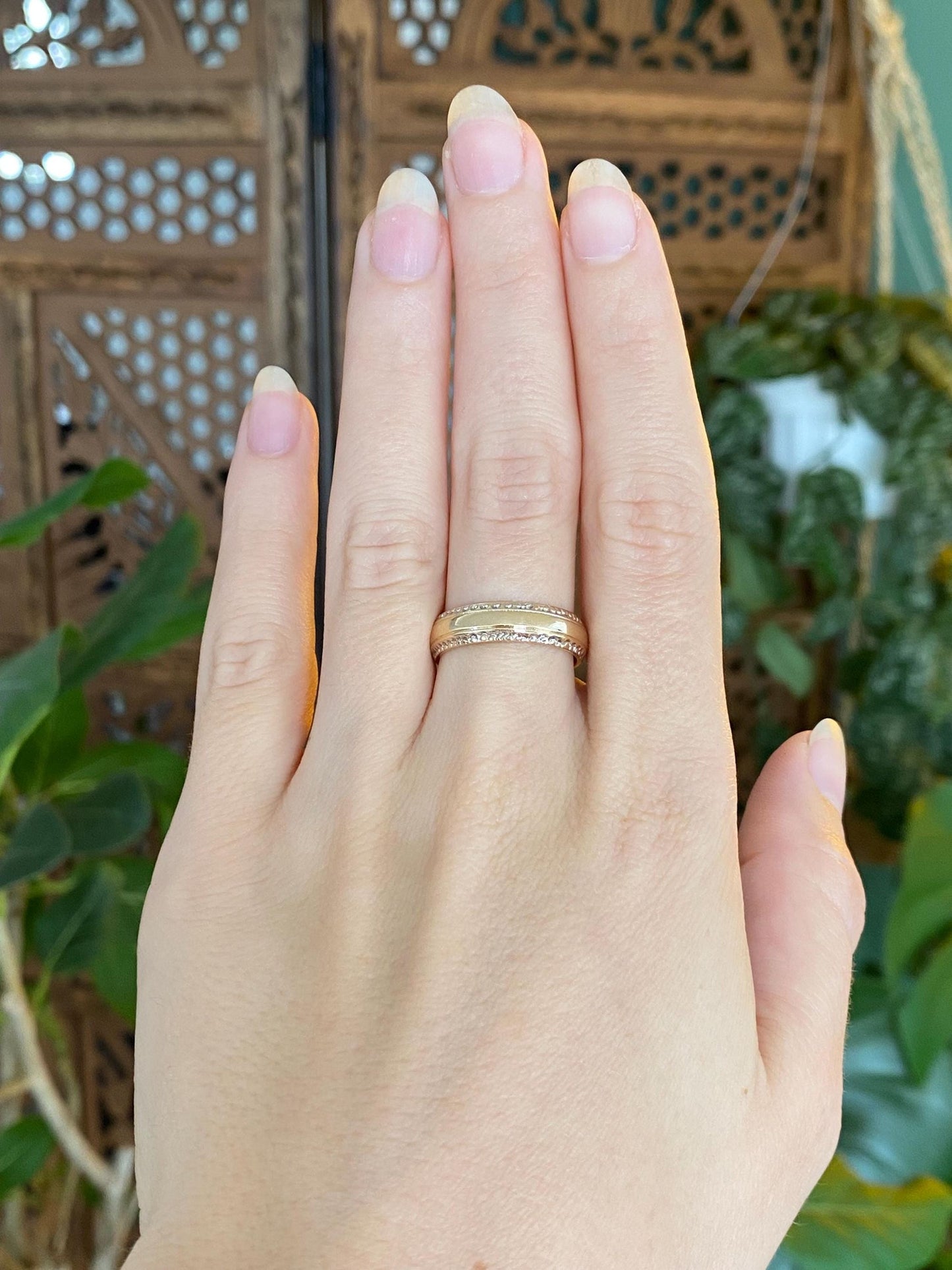 Vintage Solid 14k Yellow Gold Designed Ring Band - Size 7.75
