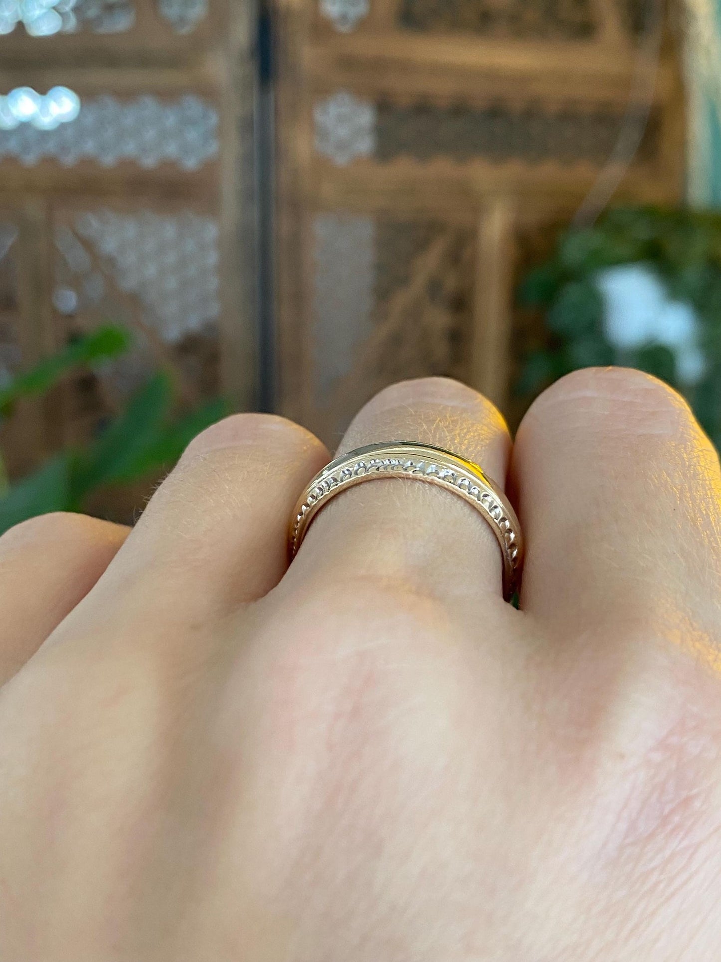 Vintage Solid 14k Yellow Gold Designed Ring Band - Size 7.75