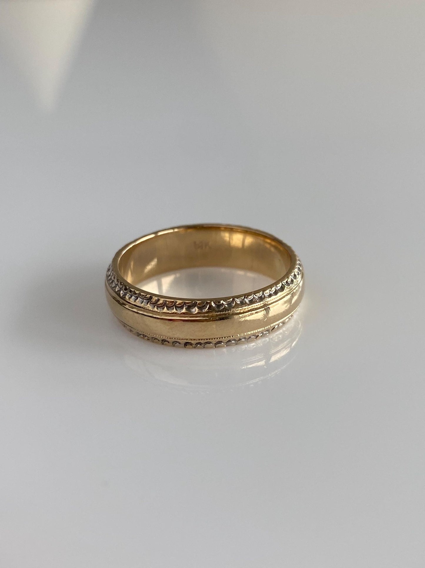Vintage Solid 14k Yellow Gold Designed Ring Band - Size 7.75