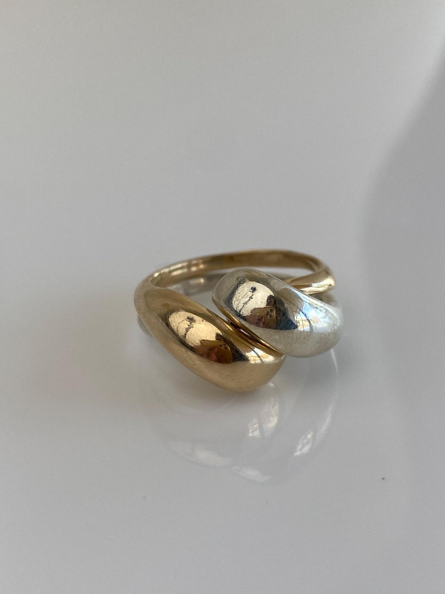 Vintage Solid 14k White & Yellow Gold Interlocking Twist Ring - Size 8.5