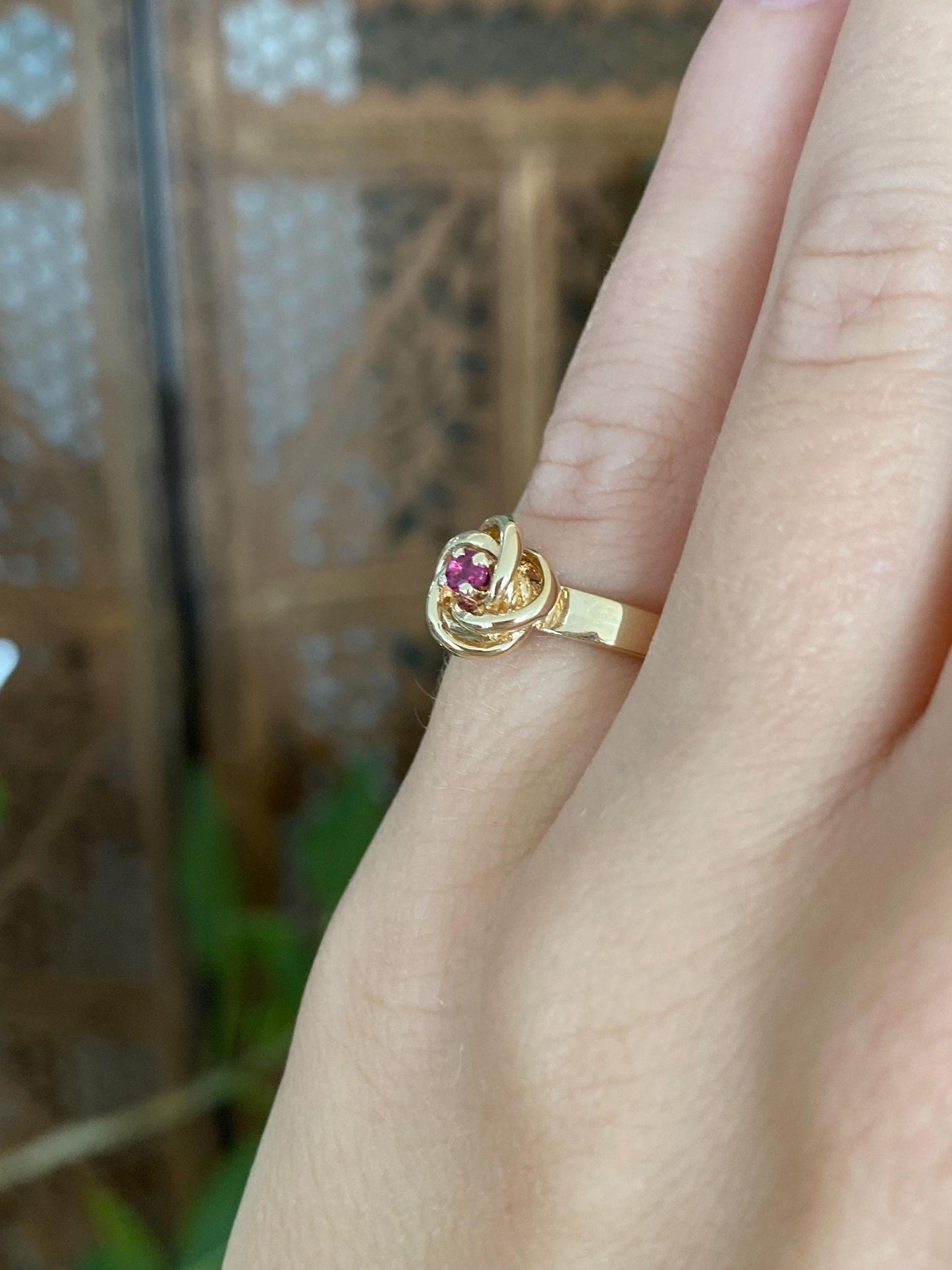 Vintage Solid 14k Yellow Gold Pink Sapphire Knot Ring - Size 3.75