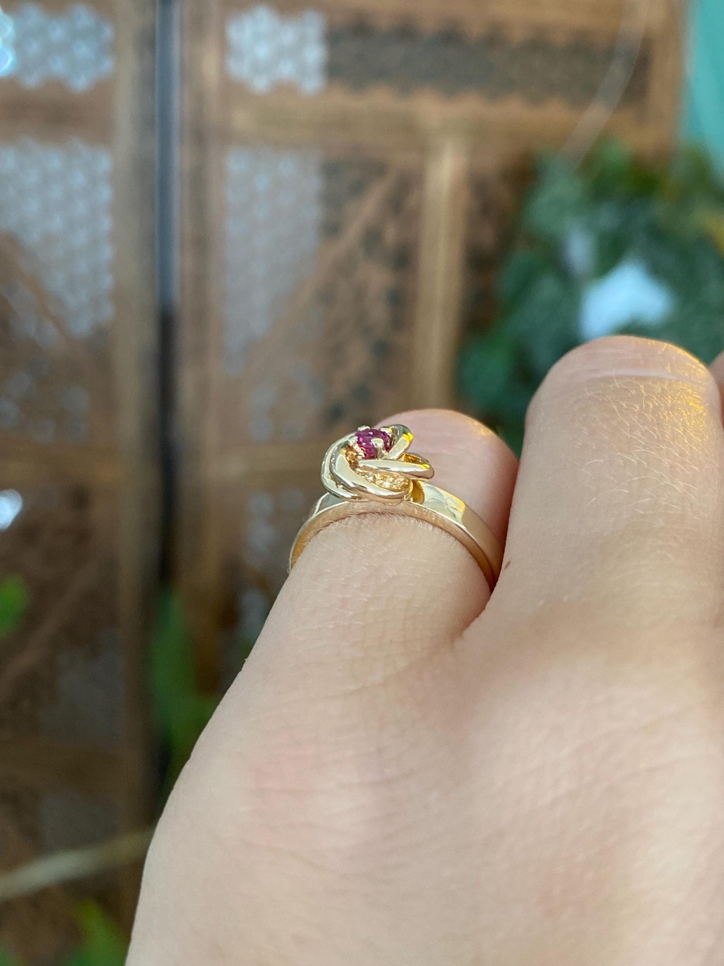 Vintage Solid 14k Yellow Gold Pink Sapphire Knot Ring - Size 3.75