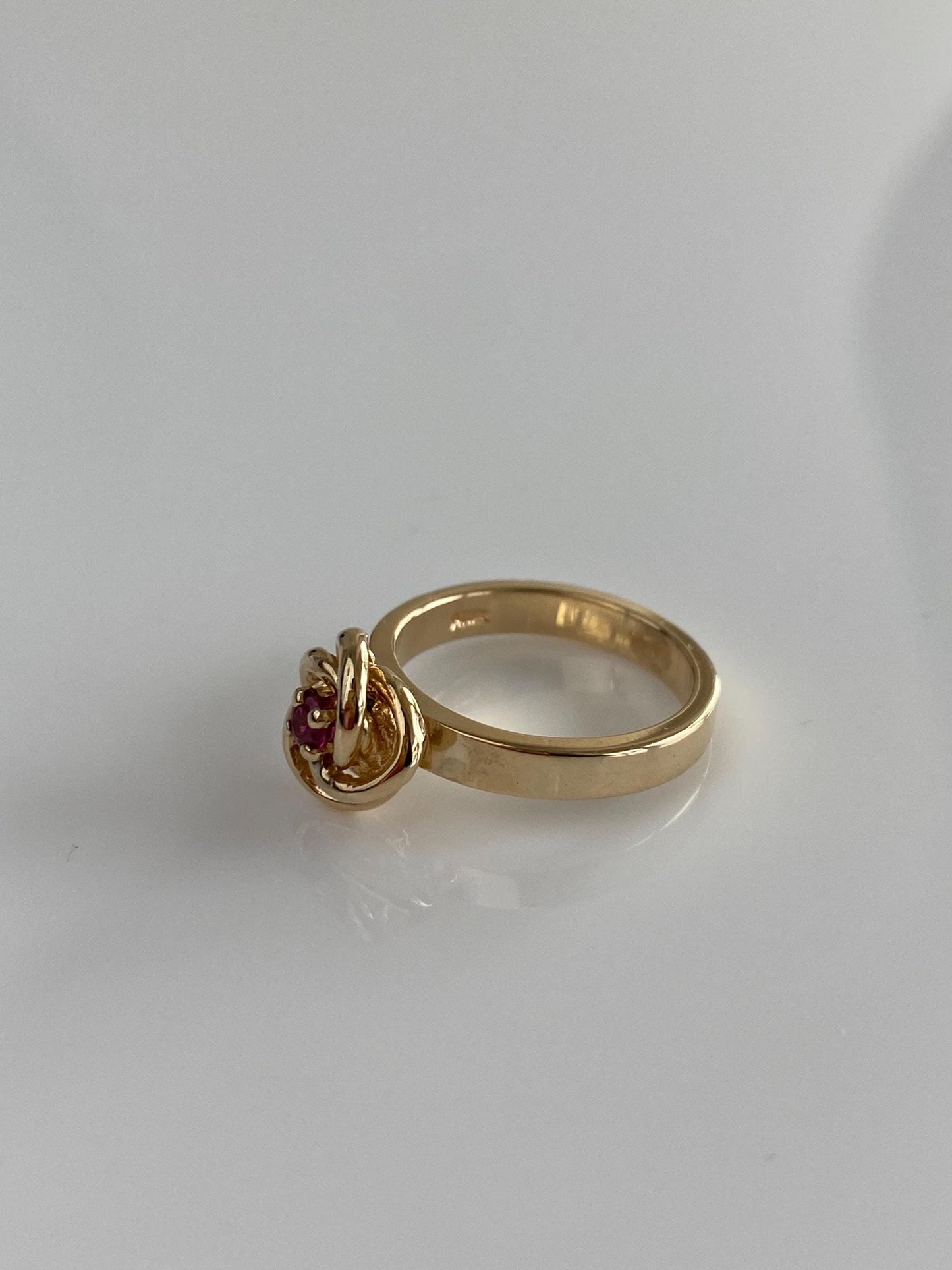 Vintage Solid 14k Yellow Gold Pink Sapphire Knot Ring - Size 3.75