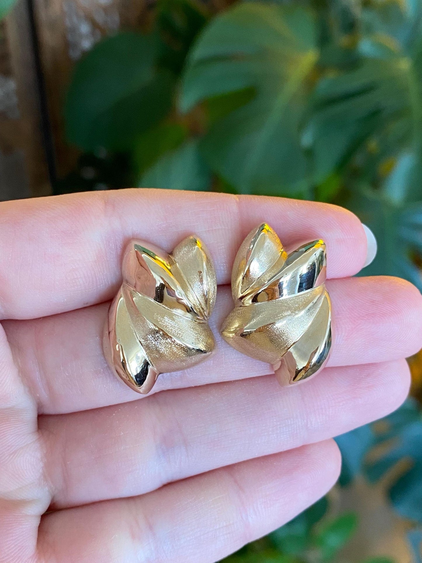 Vintage 14k Yellow Gold Satin Shiny Design Domed Drop Earrings