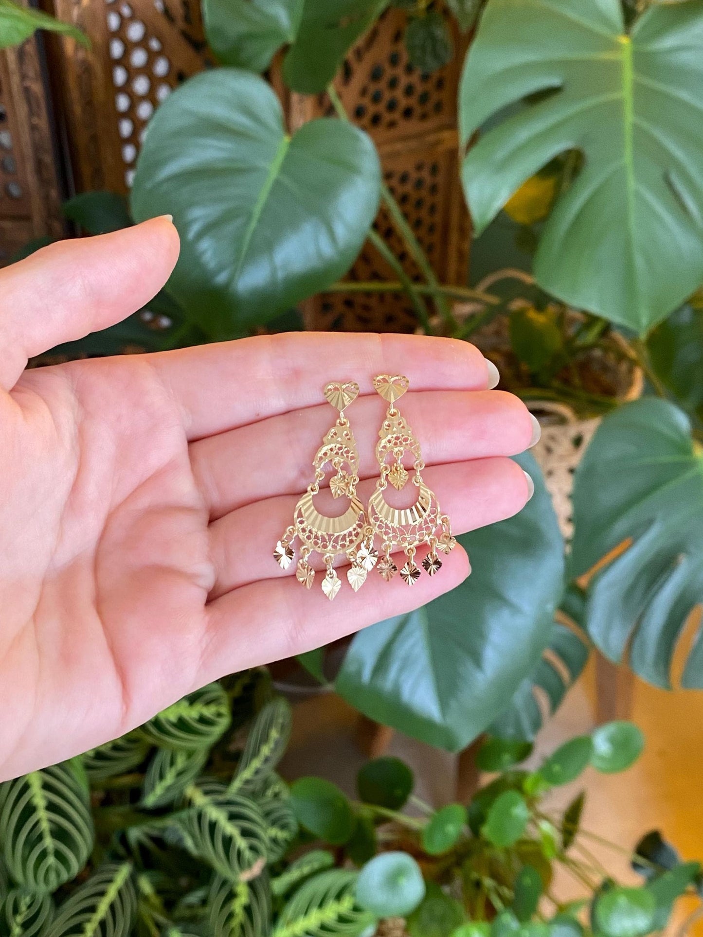 Vintage Solid 14k Yellow Gold Diamond Cut Filigree Chandelier Dangle Stud Earrings