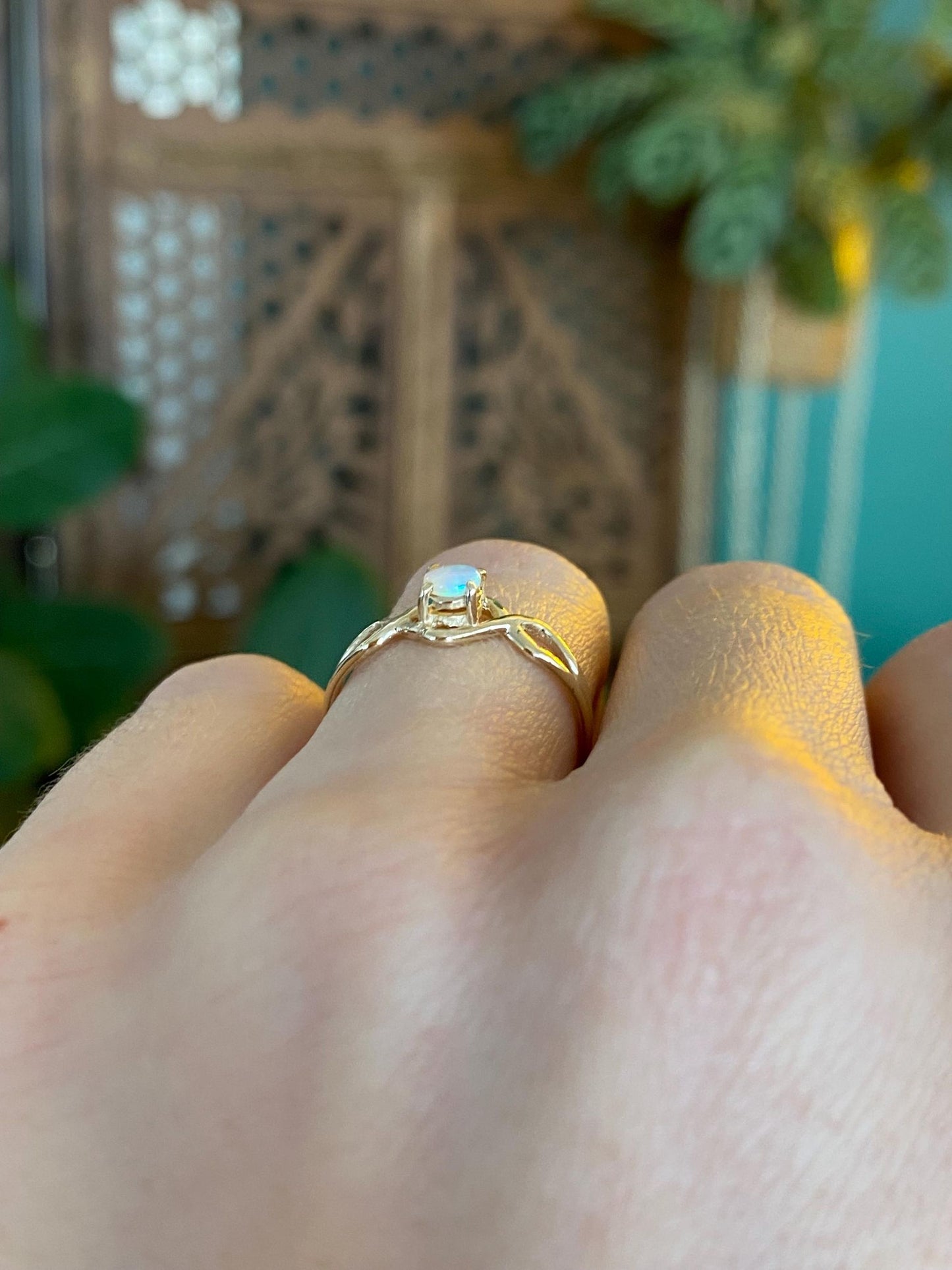 Vintage Solid 14k Yellow Gold Opal Ring - Size 5.25
