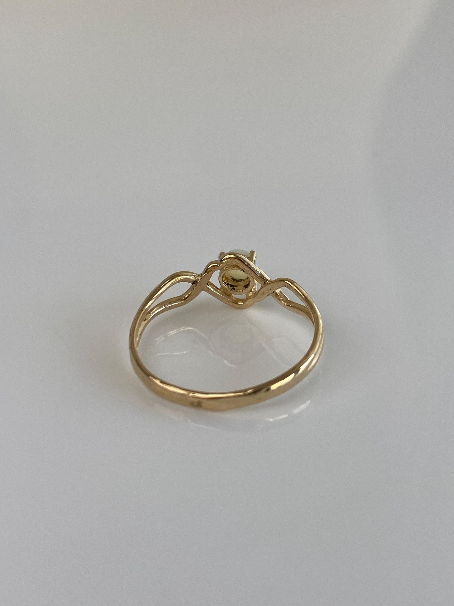 Vintage Solid 14k Yellow Gold Opal Ring - Size 5.25