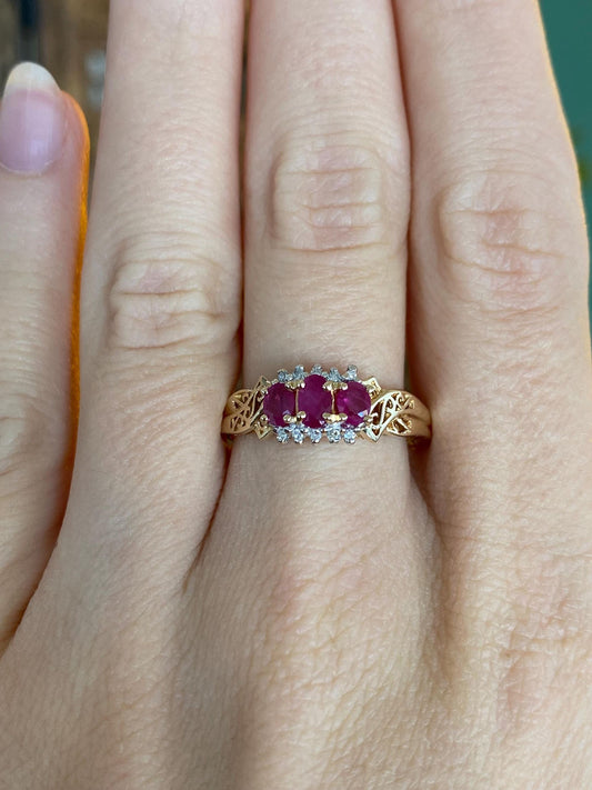 Vintage Solid 14k Yellow Gold Ruby Diamond Ring - Size 9.25