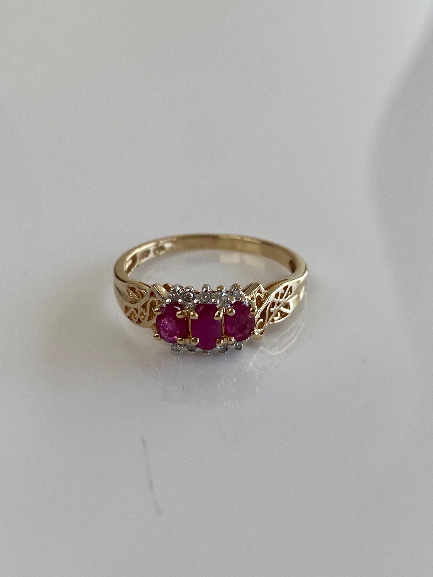 Vintage Solid 14k Yellow Gold Ruby Diamond Ring - Size 9.25