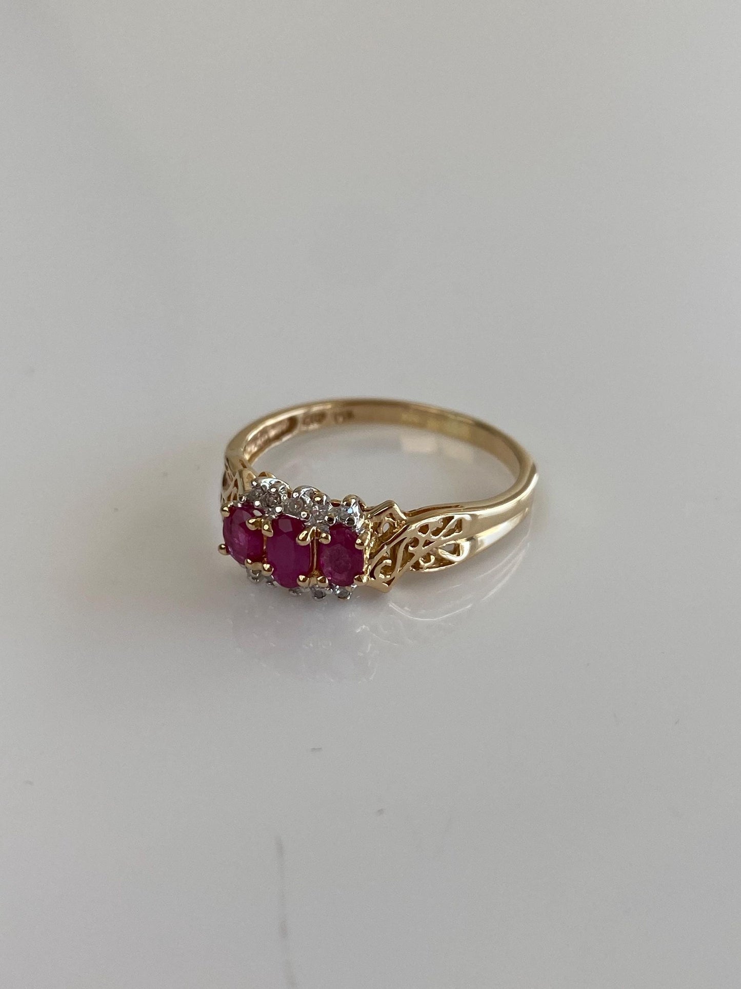 Vintage Solid 14k Yellow Gold Ruby Diamond Ring - Size 9.25