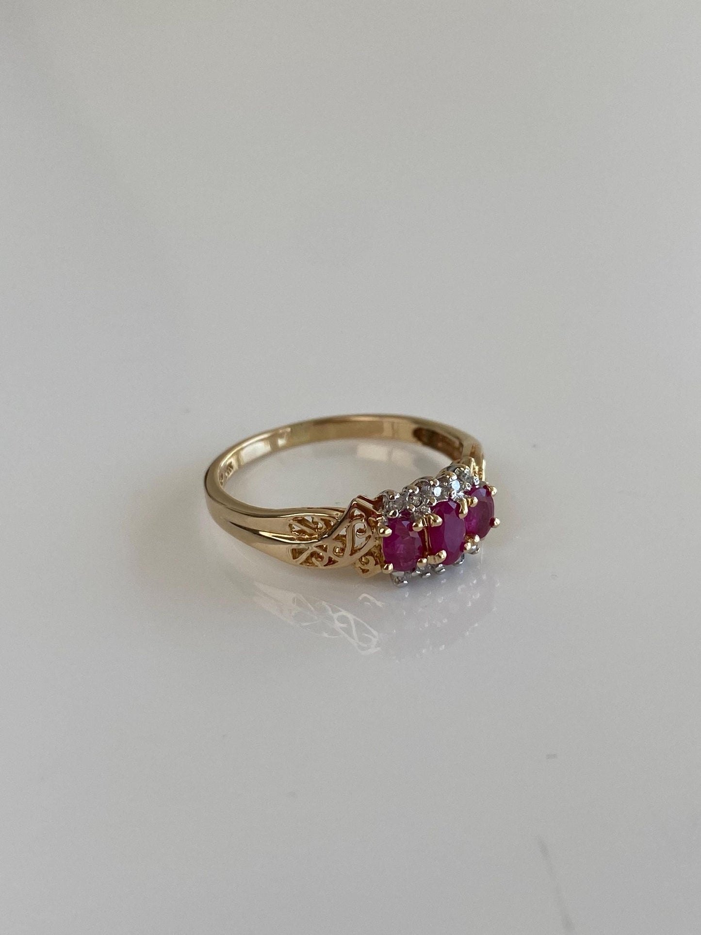 Vintage Solid 14k Yellow Gold Ruby Diamond Ring - Size 9.25