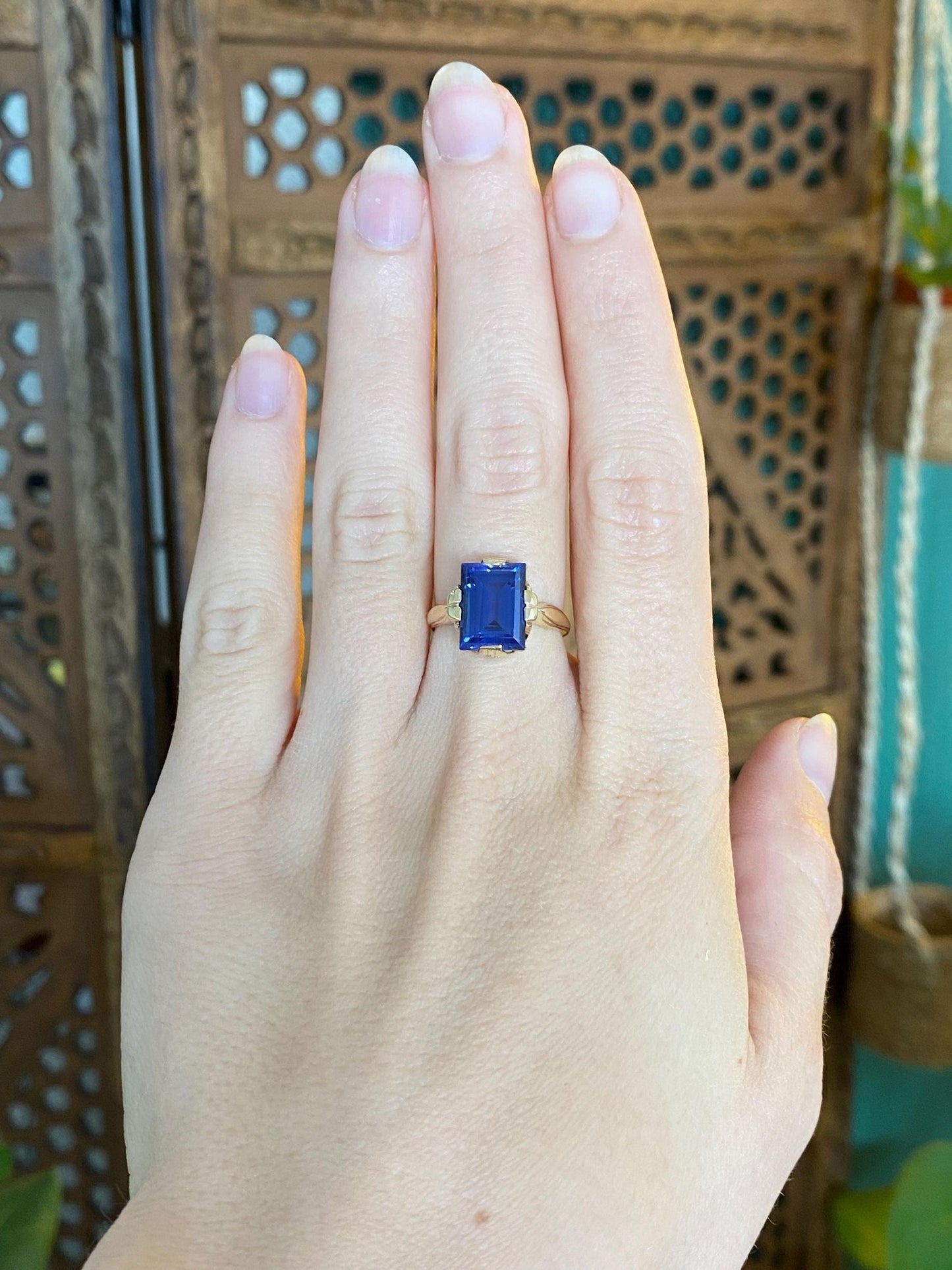 Vintage Solid 9k Yellow Gold Blue Sapphire Ring - Size 5.75