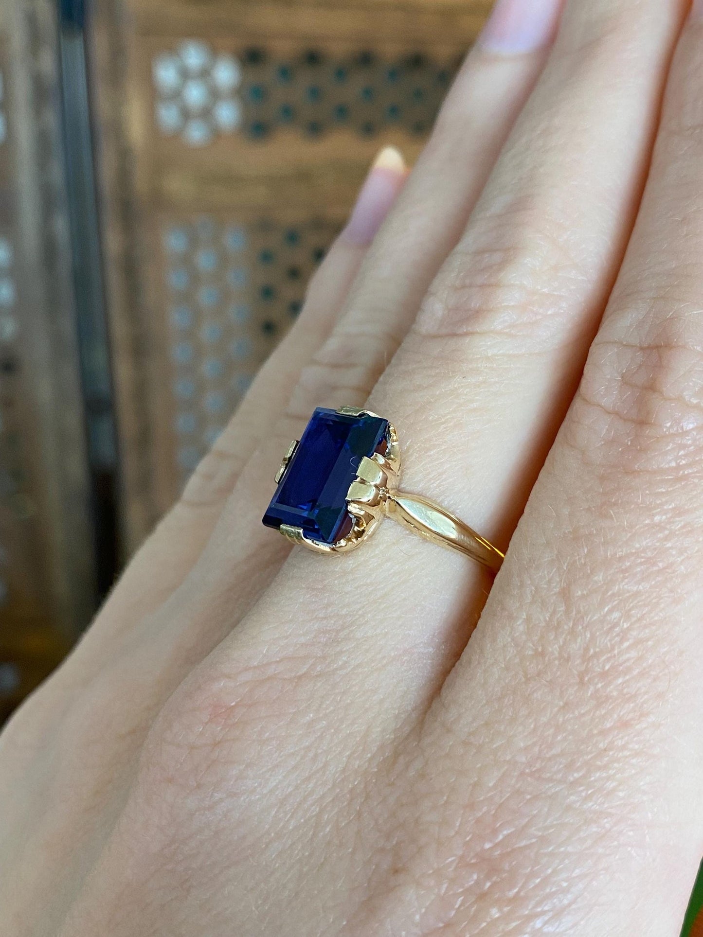 Vintage Solid 9k Yellow Gold Blue Sapphire Ring - Size 5.75