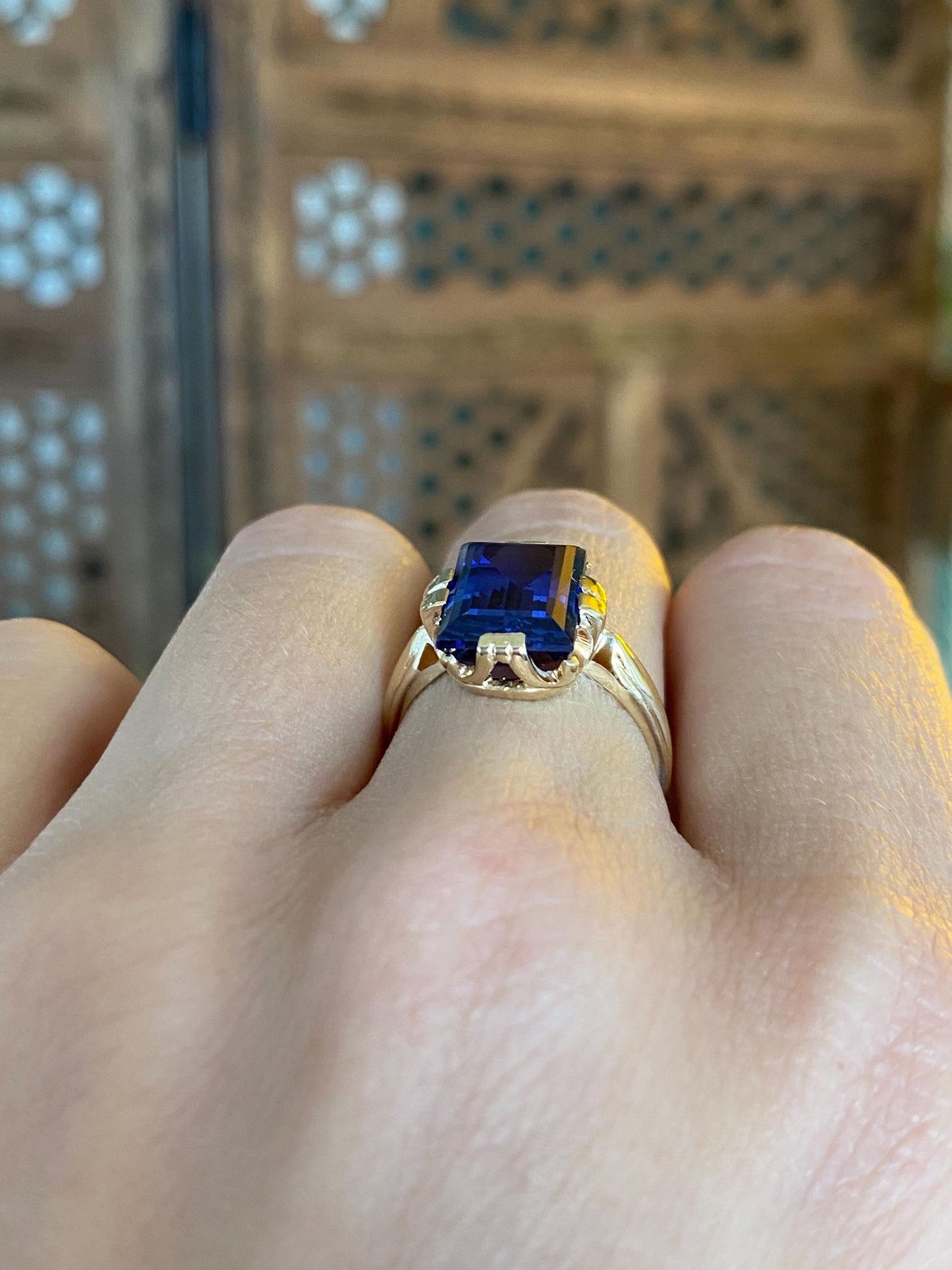 Vintage Solid 9k Yellow Gold Blue Sapphire Ring - Size 5.75