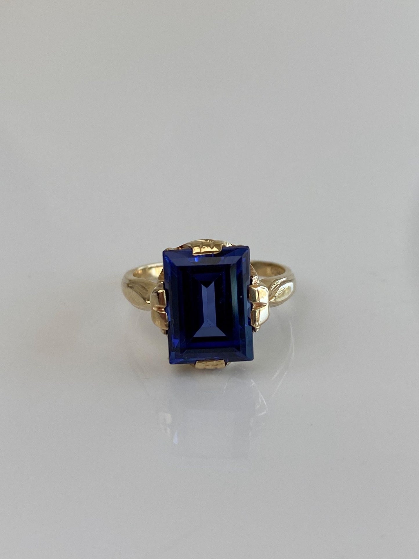 Vintage Solid 9k Yellow Gold Blue Sapphire Ring - Size 5.75
