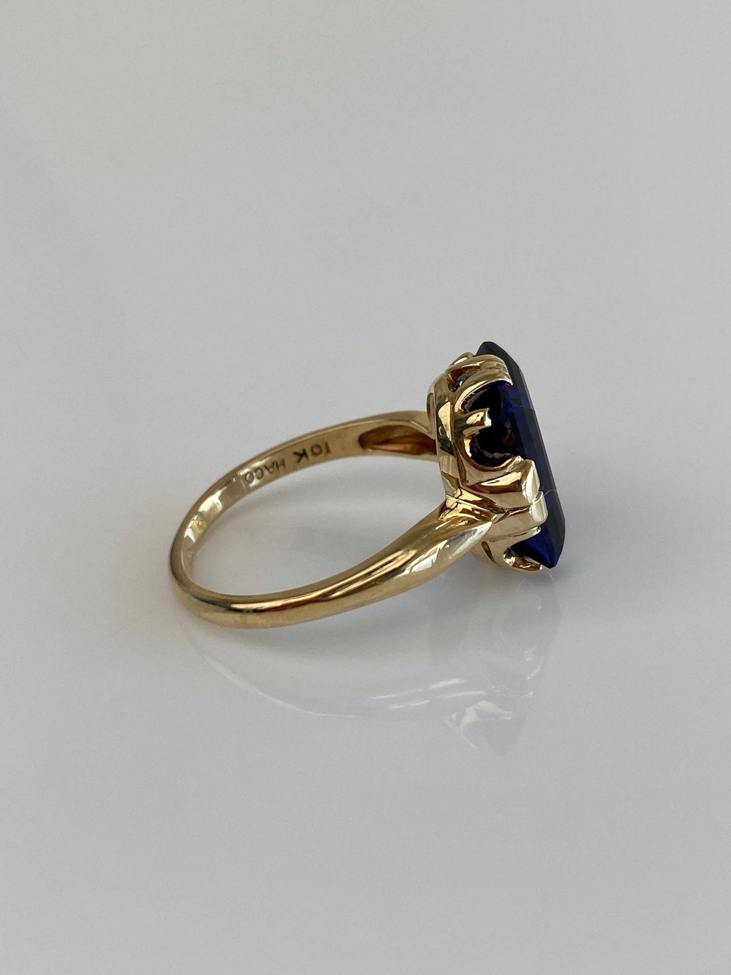 Vintage Solid 9k Yellow Gold Blue Sapphire Ring - Size 5.75