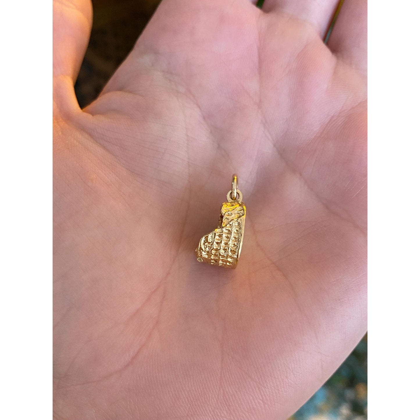 Vintage Solid 18k Yellow Gold Colloseum Charm