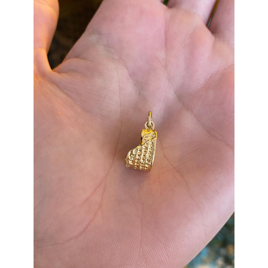 Vintage Solid 18k Yellow Gold Colloseum Charm