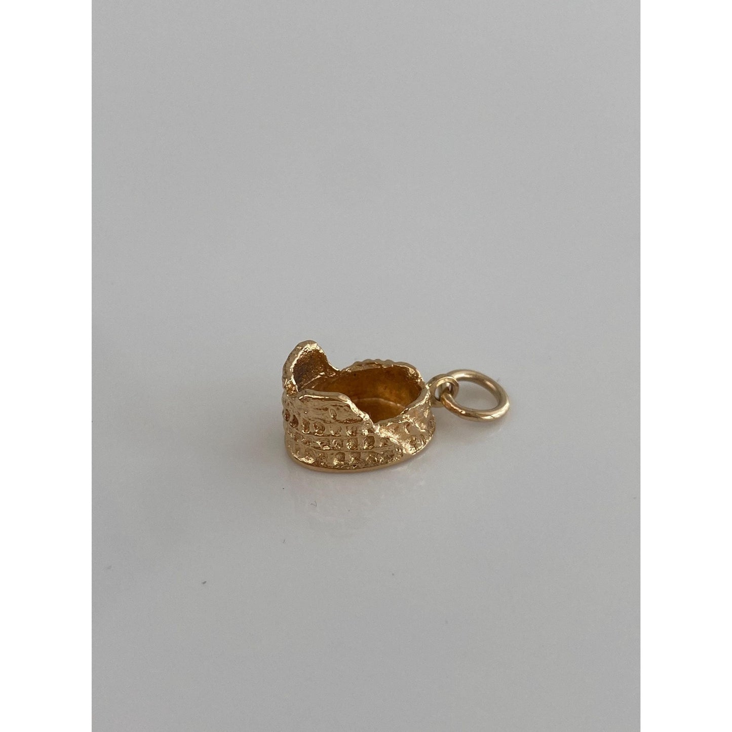 Vintage Solid 18k Yellow Gold Colloseum Charm