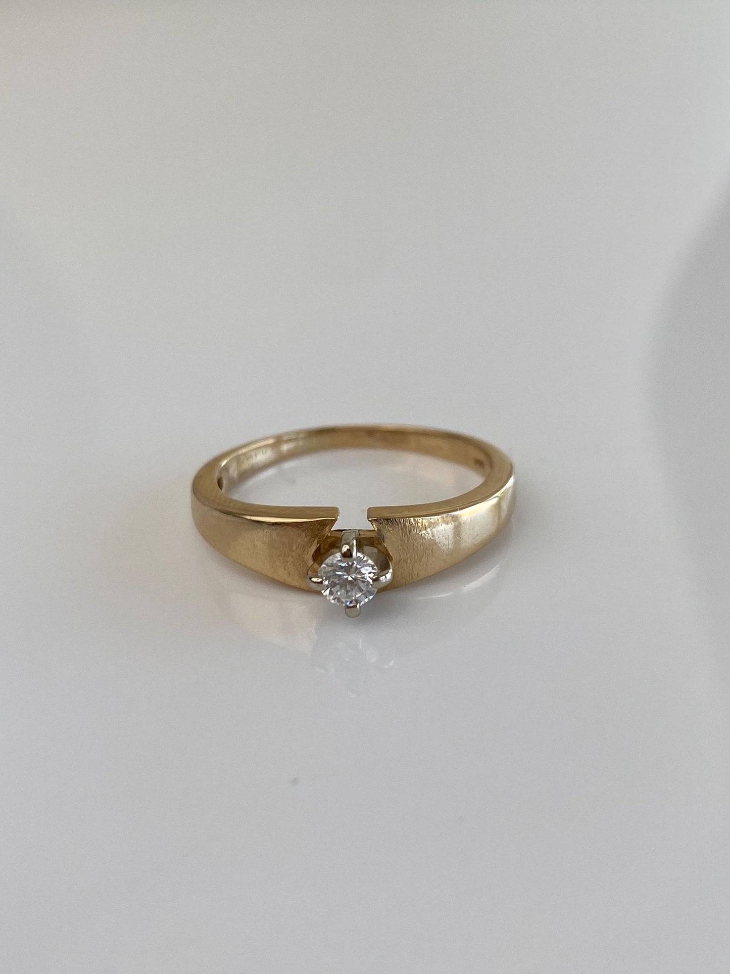 Vintage Solid 14k Yellow Gold Diamond Ring - Size 8.75
