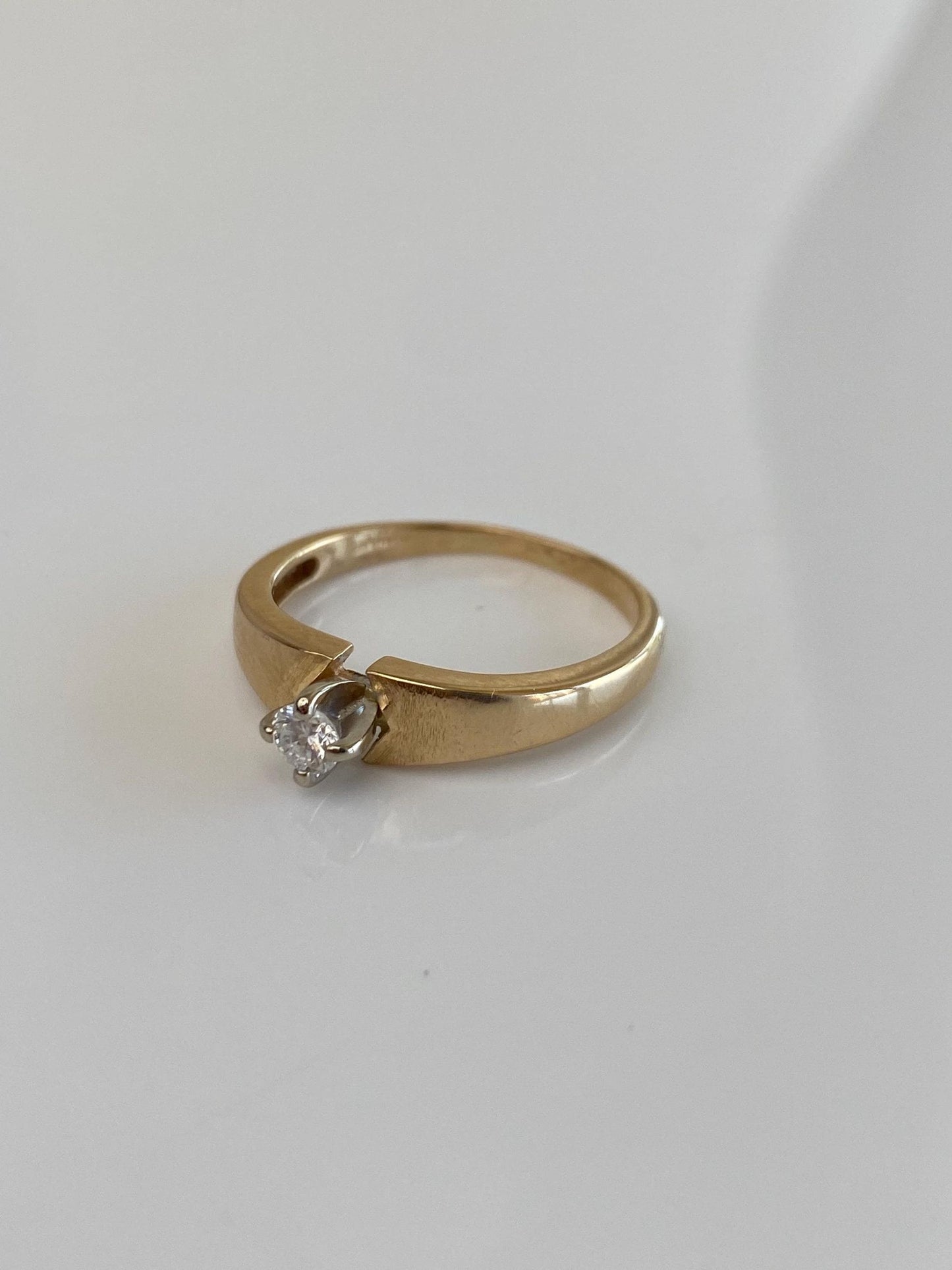 Vintage Solid 14k Yellow Gold Diamond Ring - Size 8.75