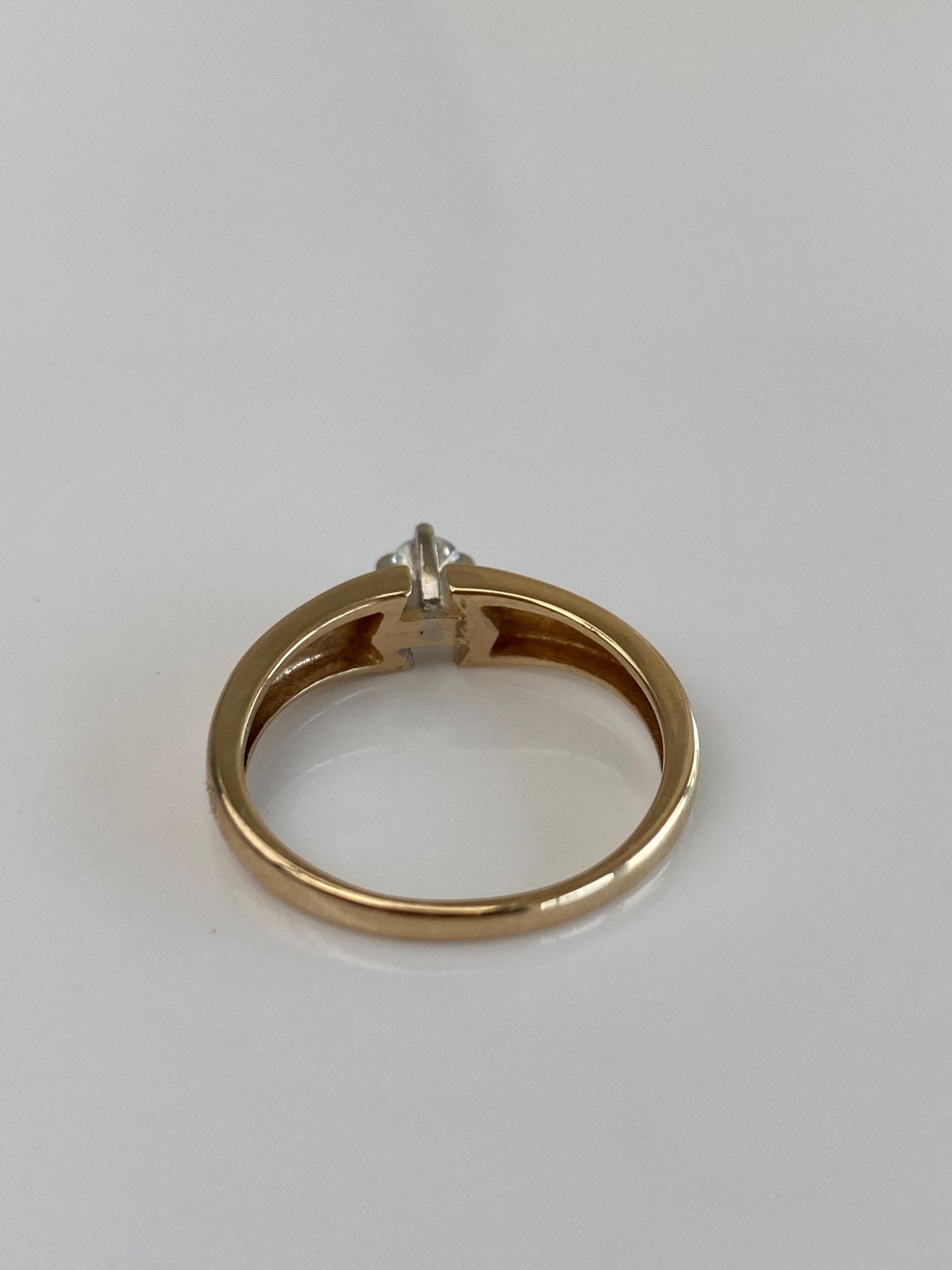 Vintage Solid 14k Yellow Gold Diamond Ring - Size 8.75