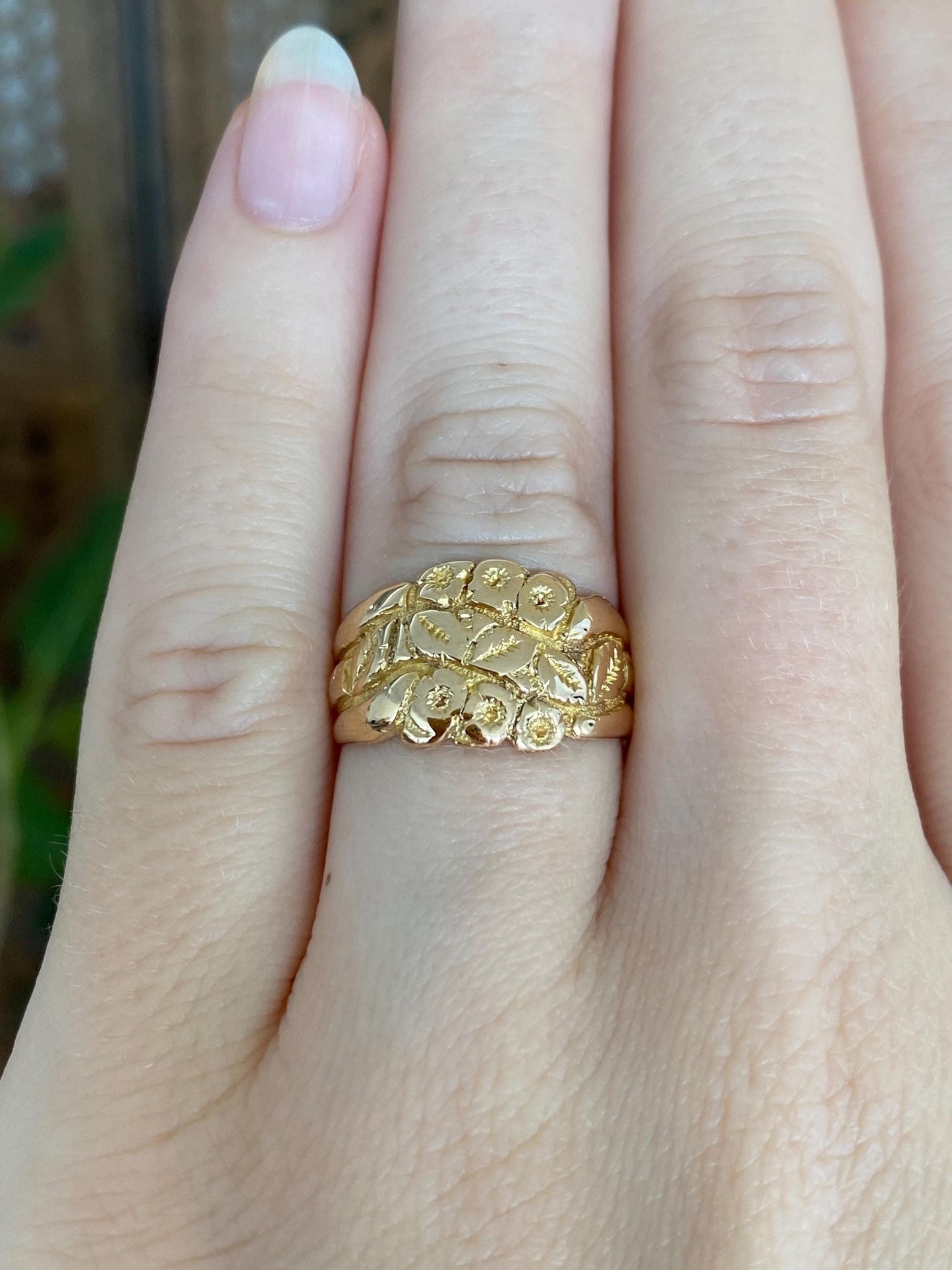 Vintage Solid 18k Yellow Gold Designed Ring Band - Size 6.25