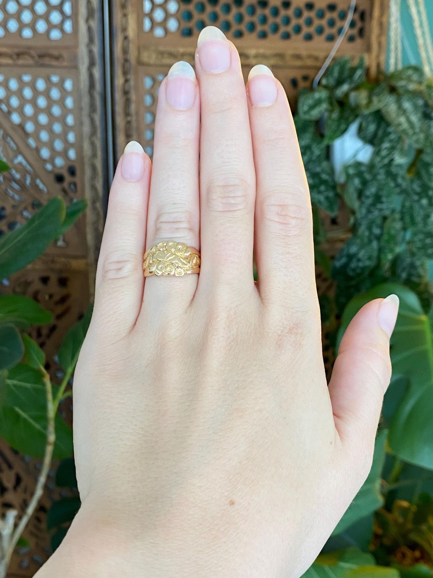 Vintage Solid 18k Yellow Gold Designed Ring Band - Size 6.25