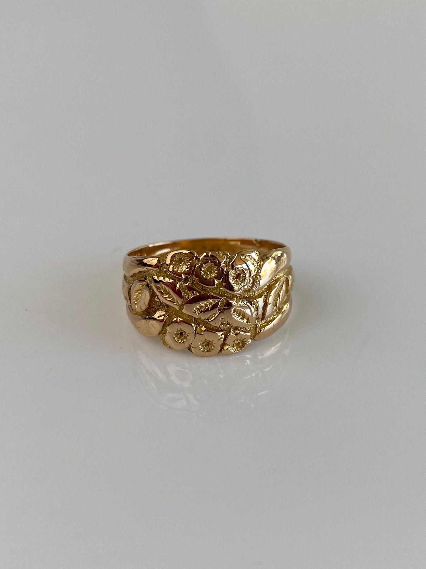 Vintage Solid 18k Yellow Gold Designed Ring Band - Size 6.25