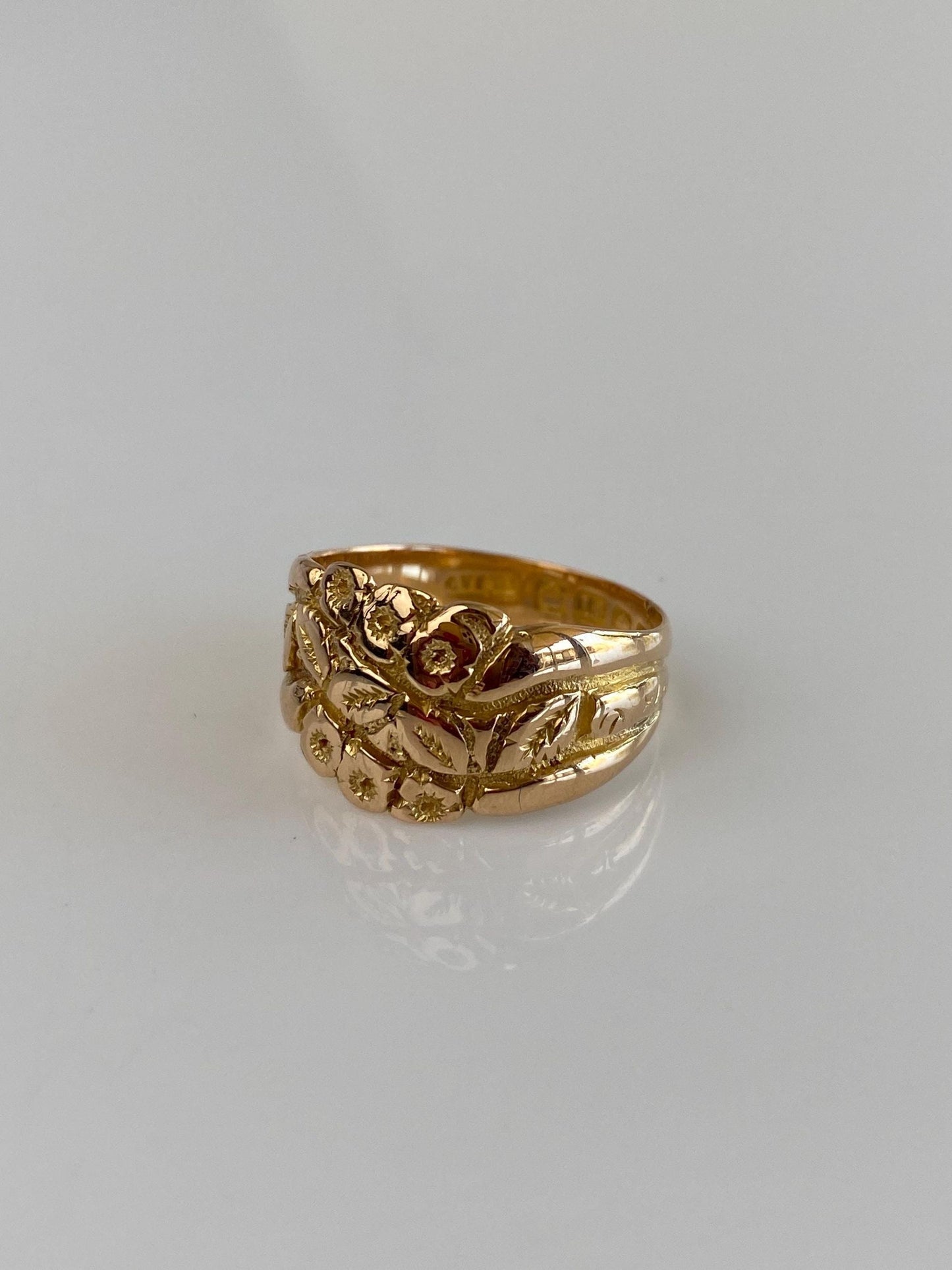 Vintage Solid 18k Yellow Gold Designed Ring Band - Size 6.25