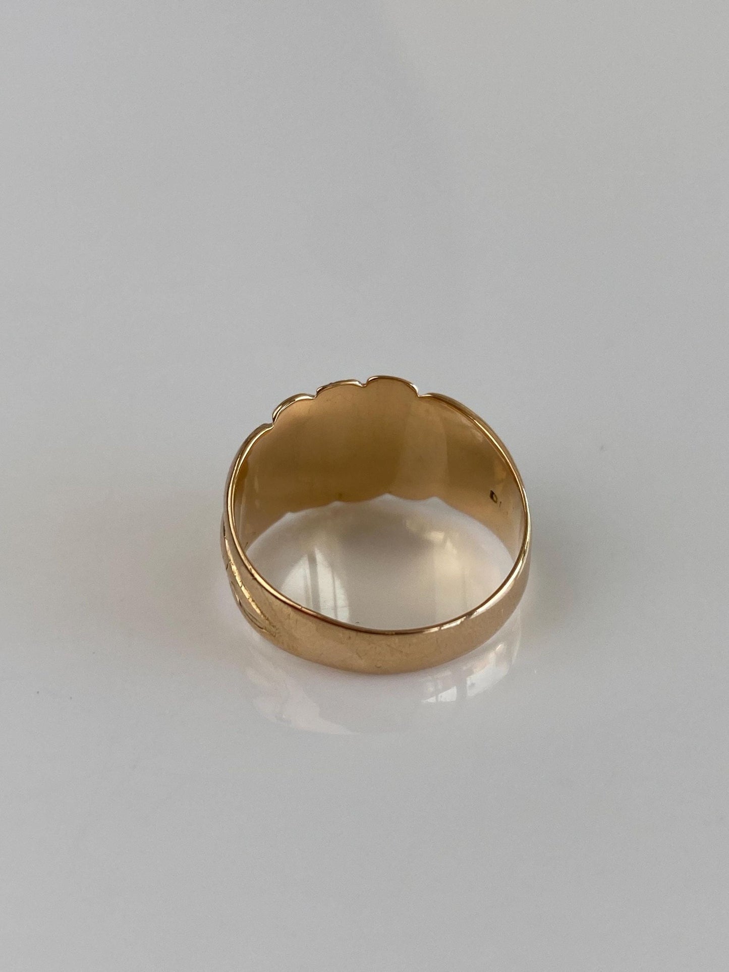 Vintage Solid 18k Yellow Gold Designed Ring Band - Size 6.25