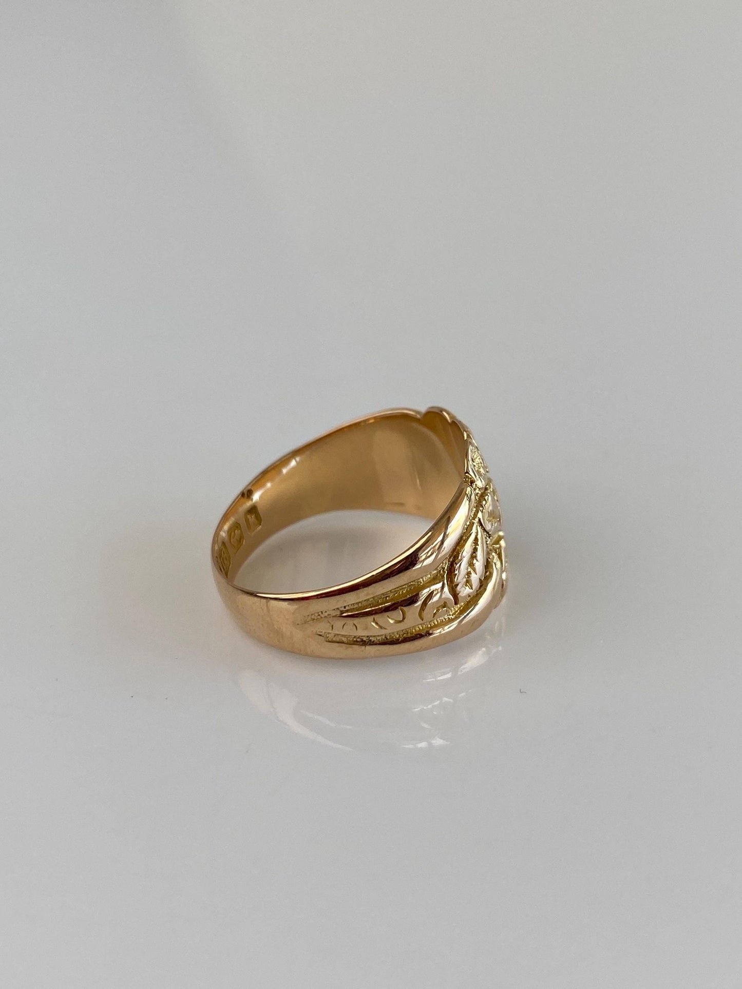 Vintage Solid 18k Yellow Gold Designed Ring Band - Size 6.25