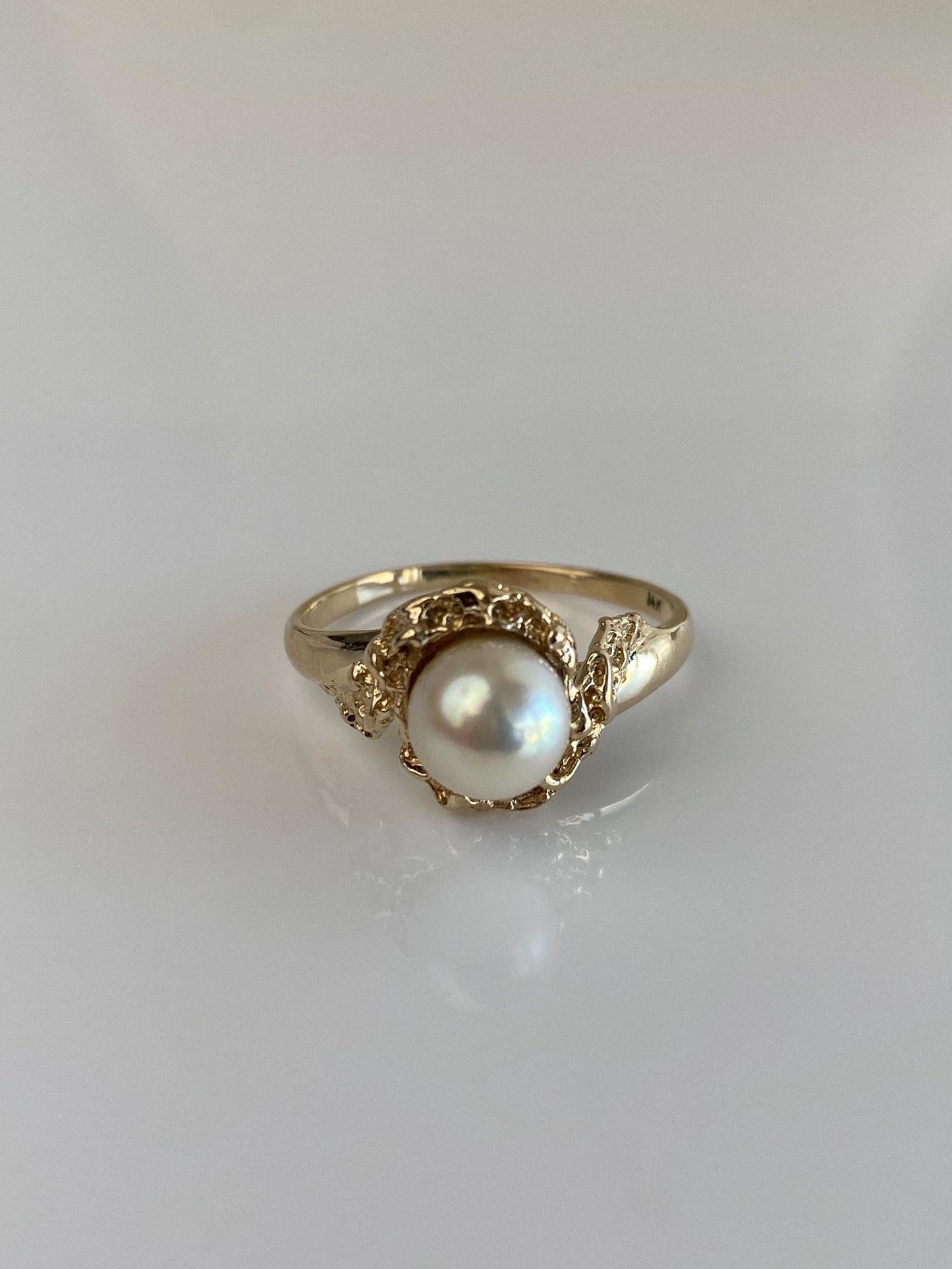 Vintage Solid 14k Yellow Gold Pearl Ring - Size 9