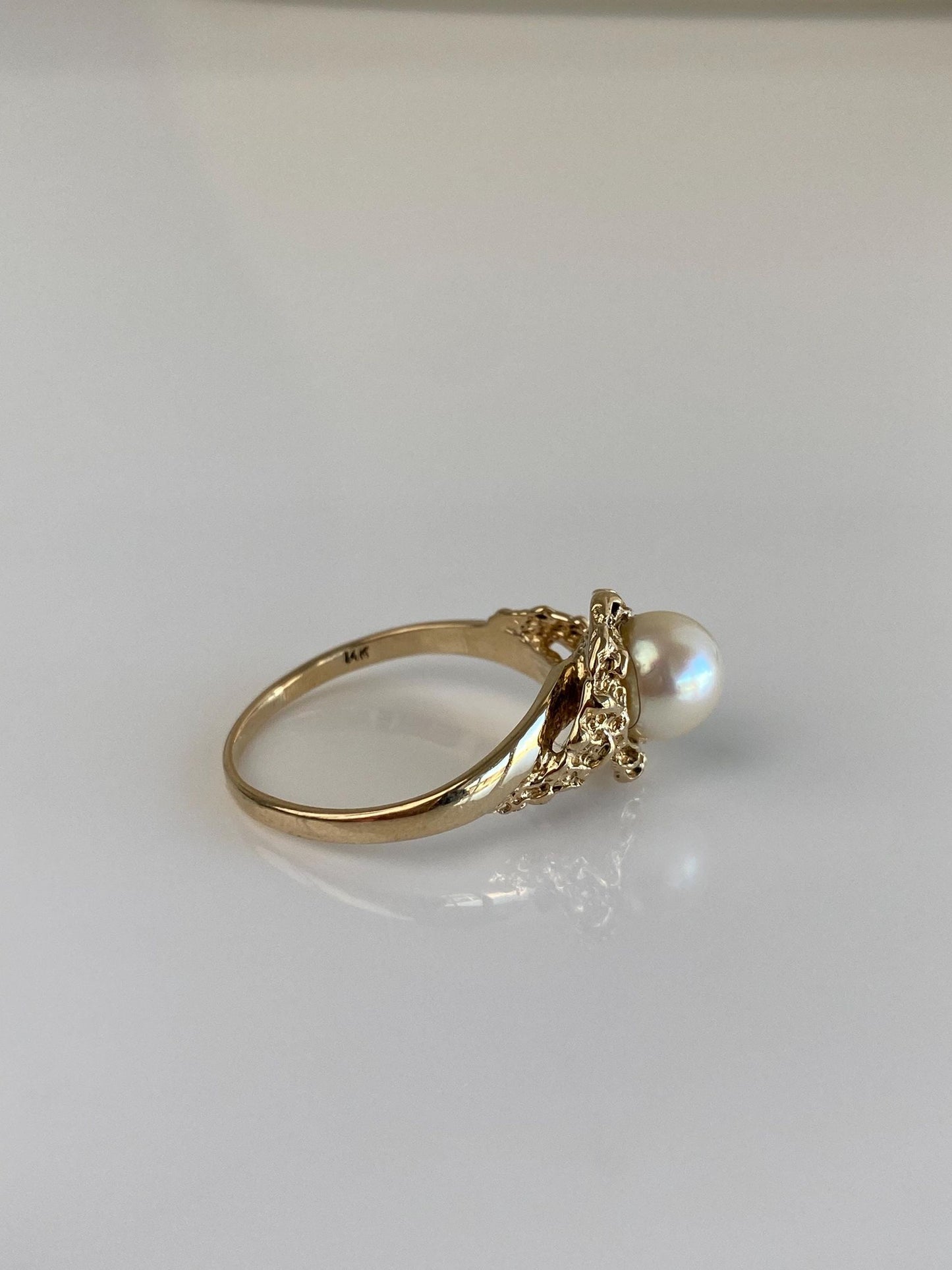 Vintage Solid 14k Yellow Gold Pearl Ring - Size 9