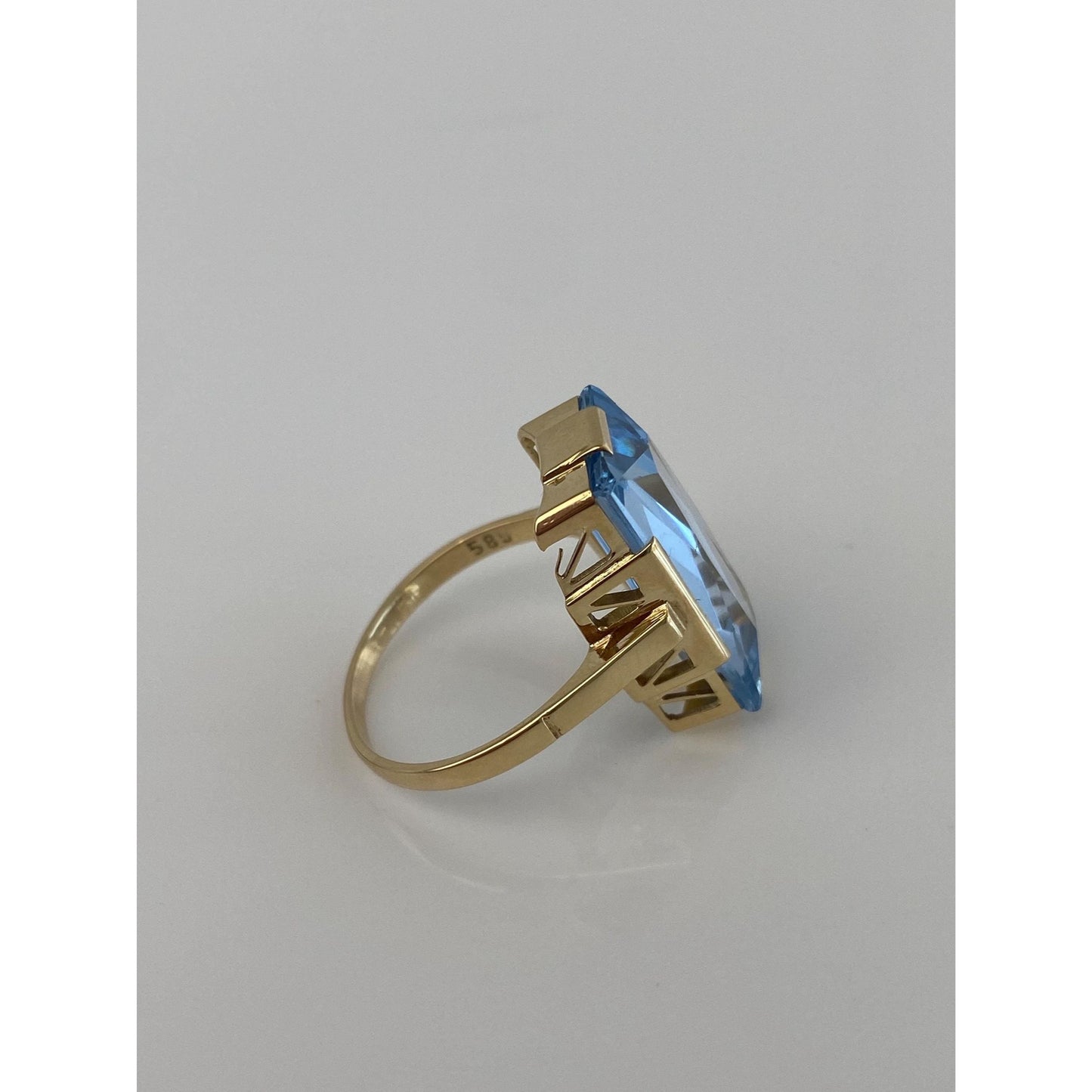 Vintage Solid 14k Yellow Gold Topaz Ring - Size 7.5