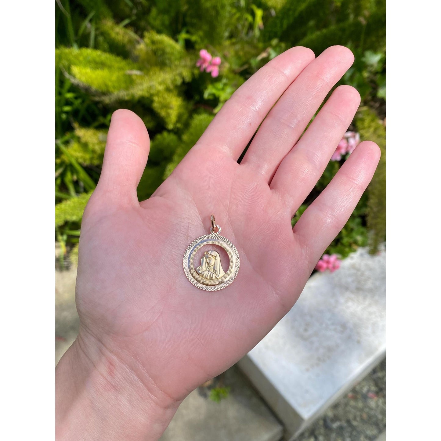 Vintage Solid 18k Yellow Gold Virgin Mary Charm