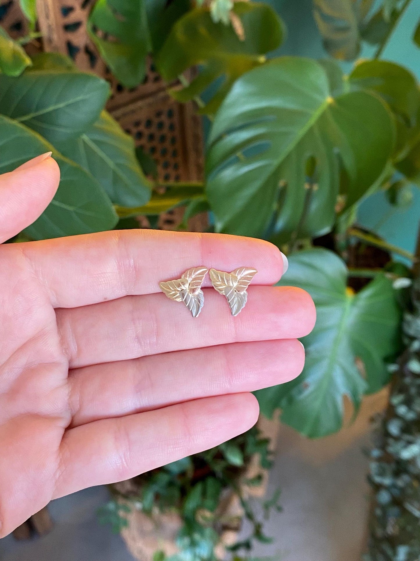Vintage Solid 14k Tri Tone Gold Leaf Stud Earrings