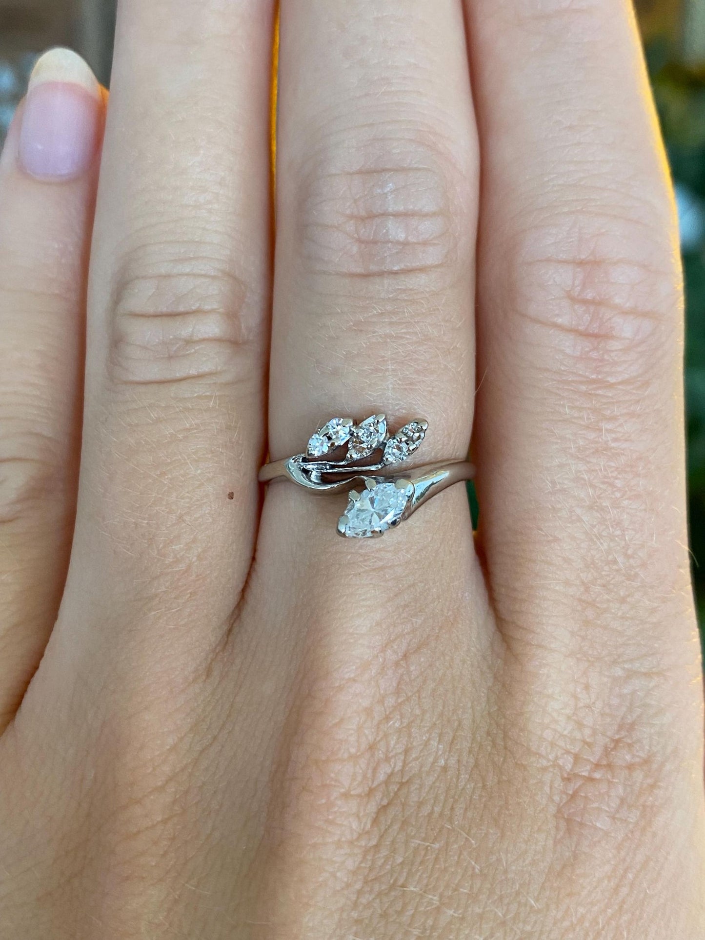 Vintage Solid 14k White Gold Diamond Leaves Ring - Size 6.25