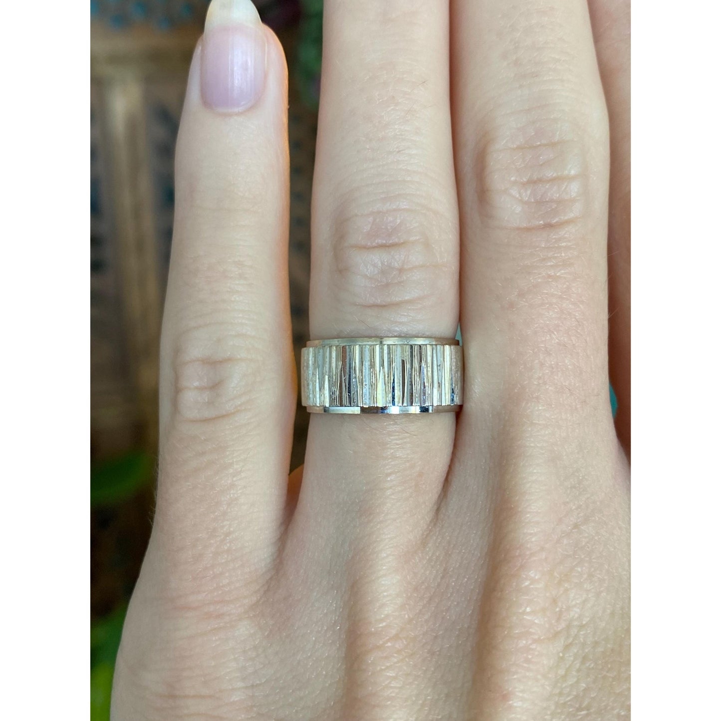 Vintage Solid 14k White Gold Diamond Cut Ring Band - Size 5.25