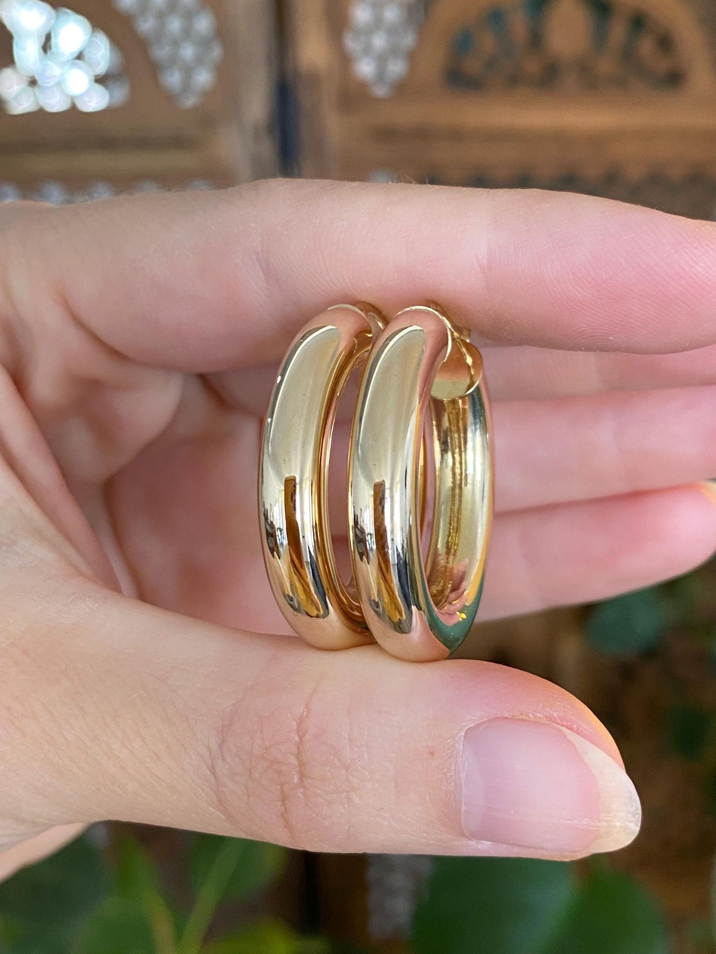 Vintage 14k Yellow Gold Chunky Oval Hoop Earrings